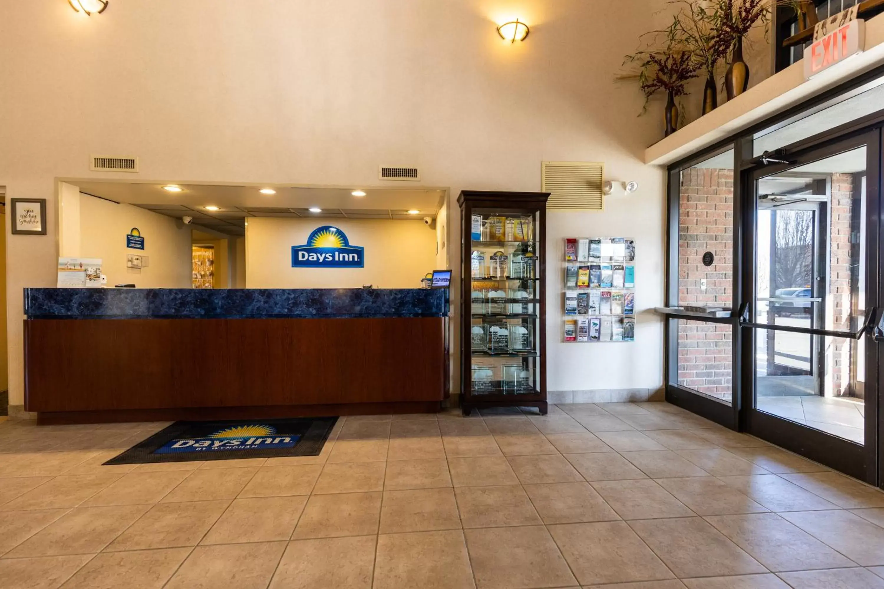 Lobby or reception, Lobby/Reception in Days Inn by Wyndham Kuttawa/Eddyville