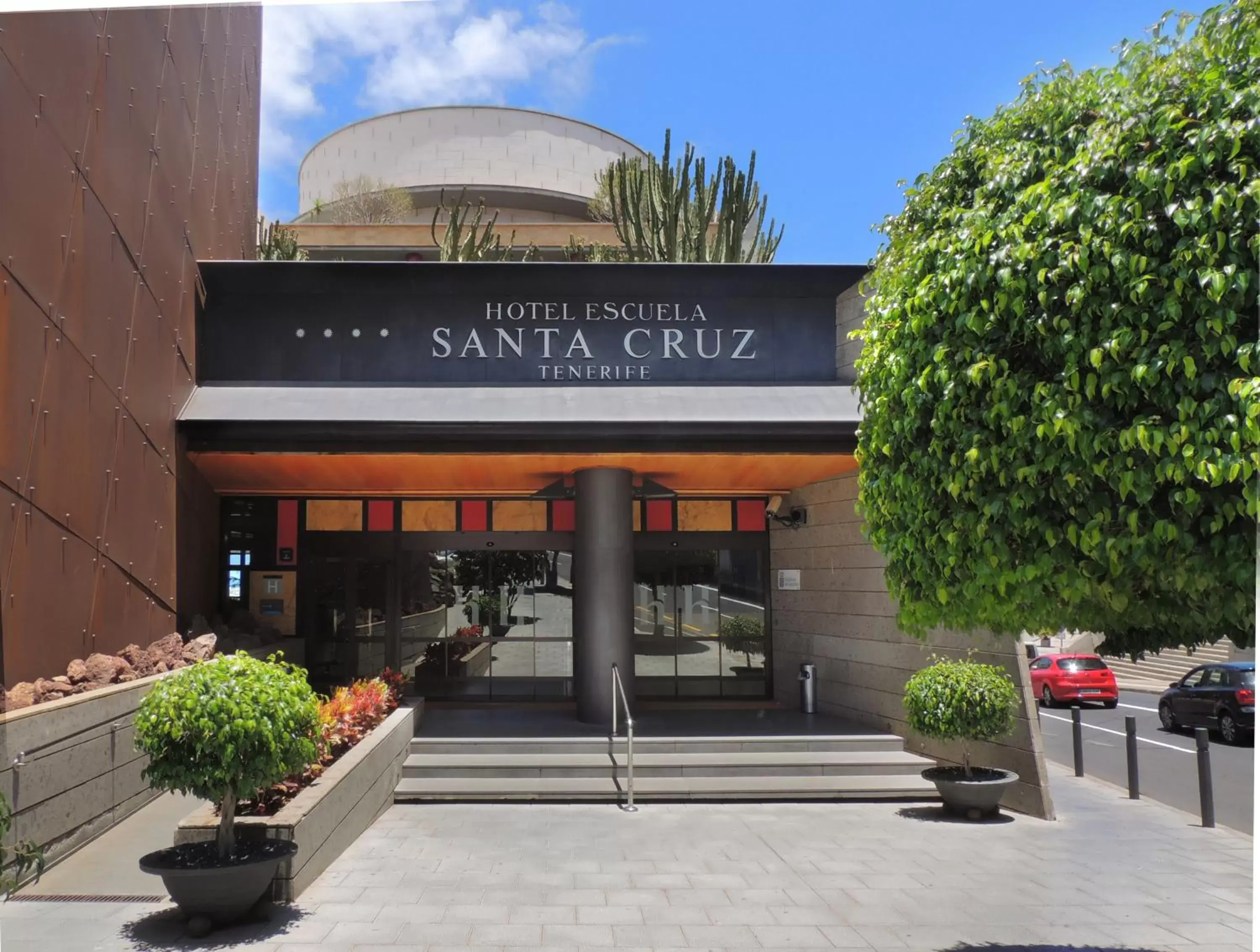 Facade/entrance in Hotel Escuela Santa Cruz