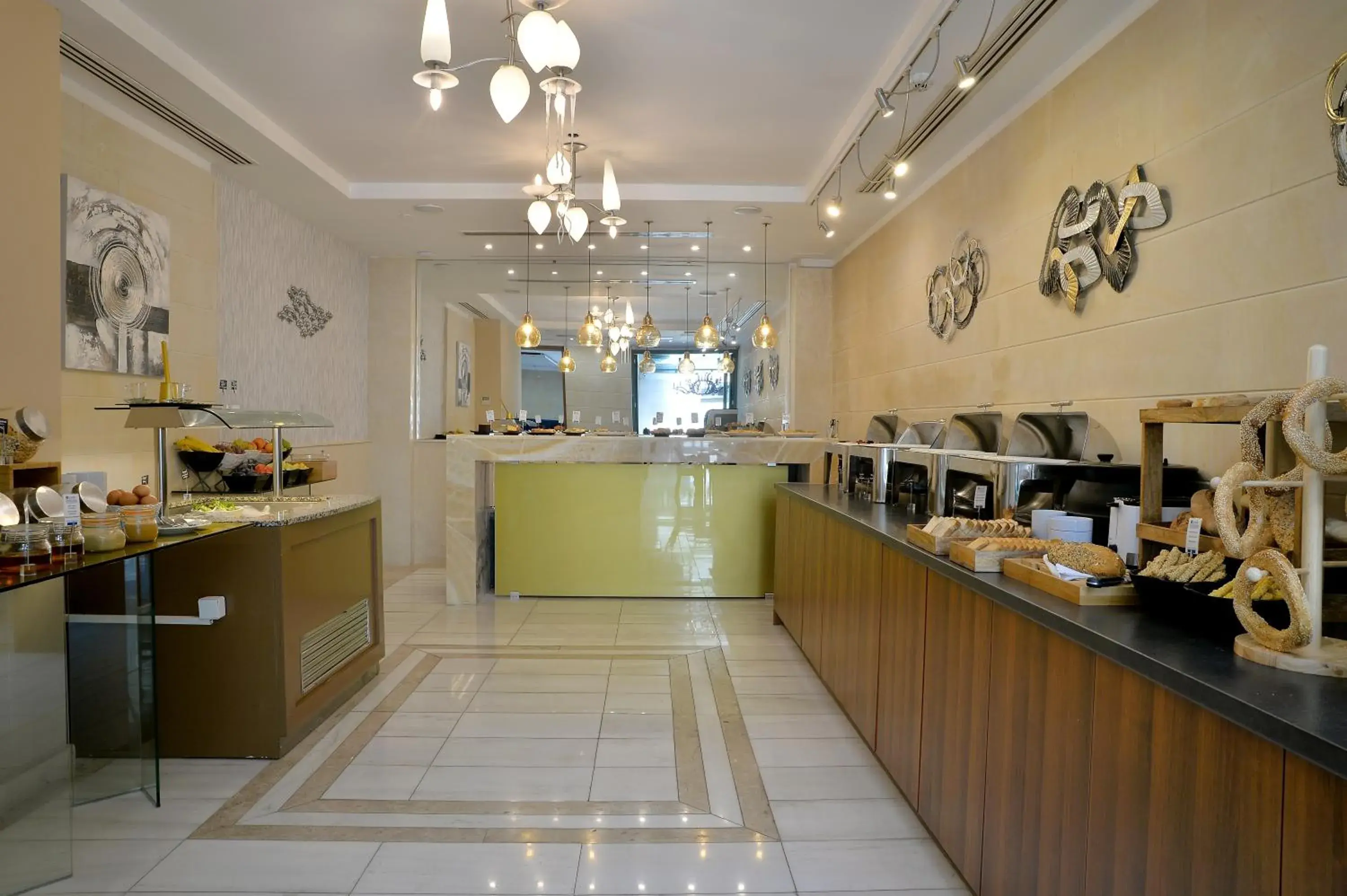 Coffee/tea facilities, Restaurant/Places to Eat in Athenaeum Eridanus Luxury Hotel
