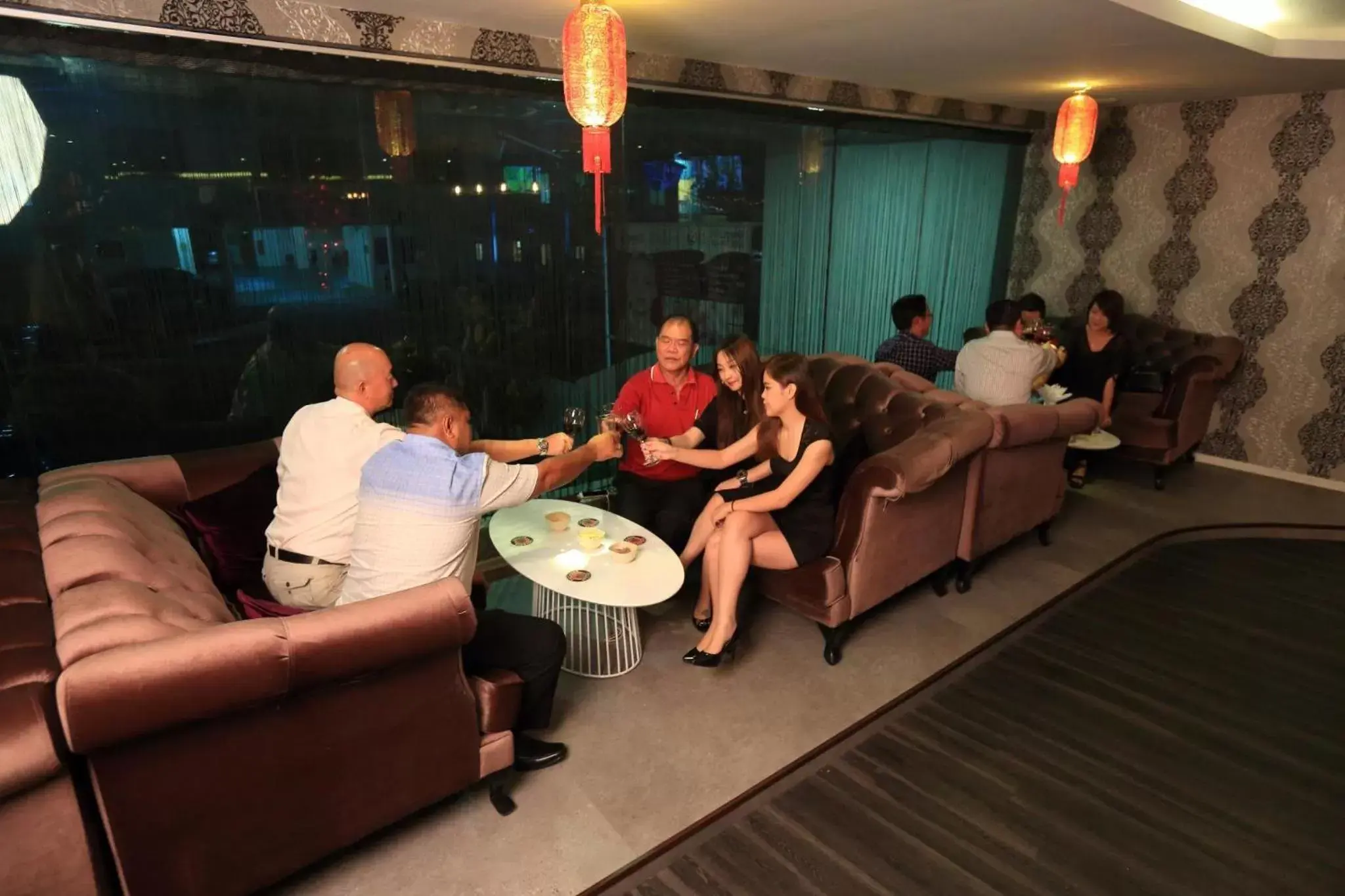 Communal lounge/ TV room in Apple Hotel Penang