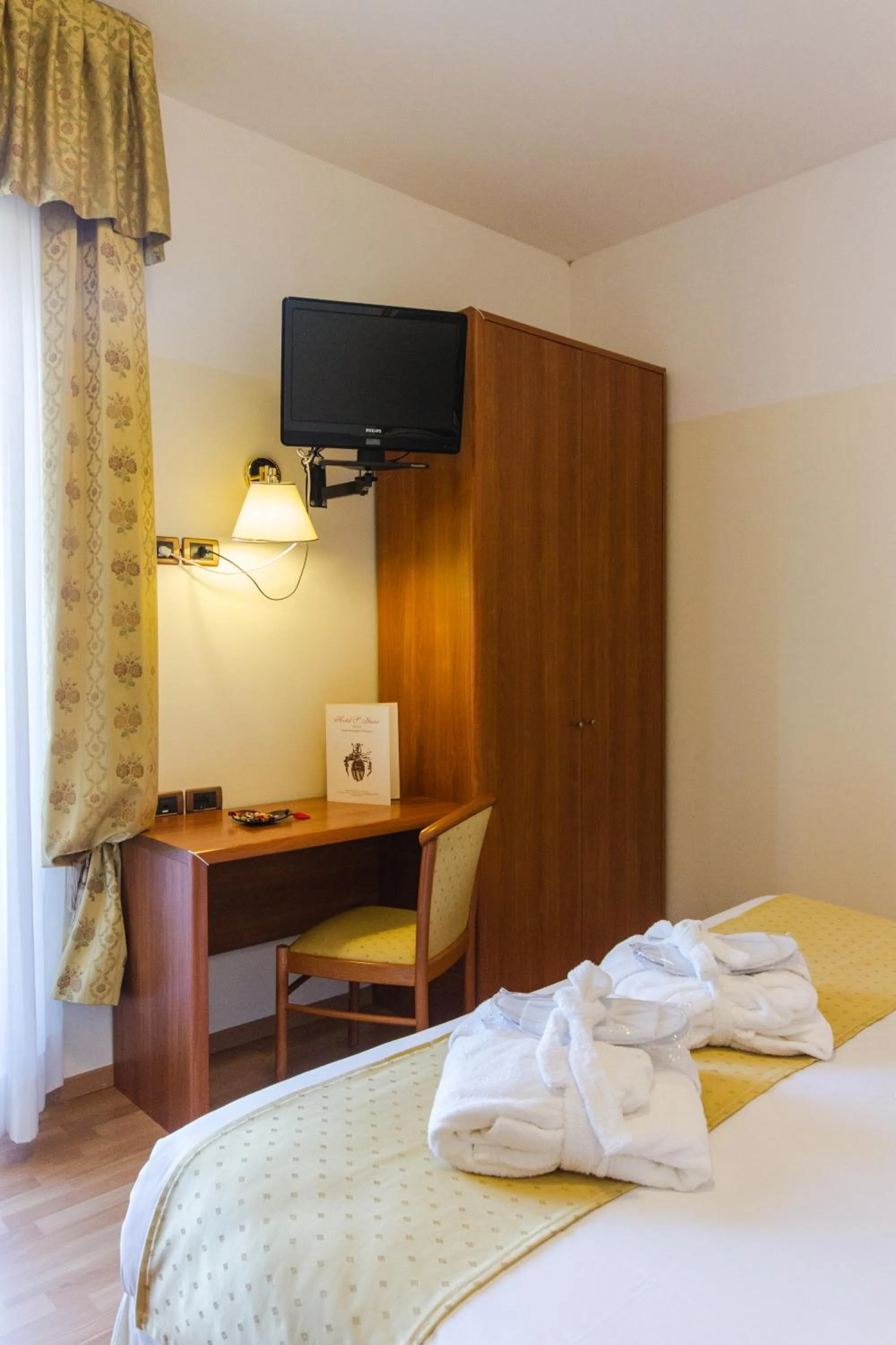 TV and multimedia, Bed in Hotel Sant'Ilario