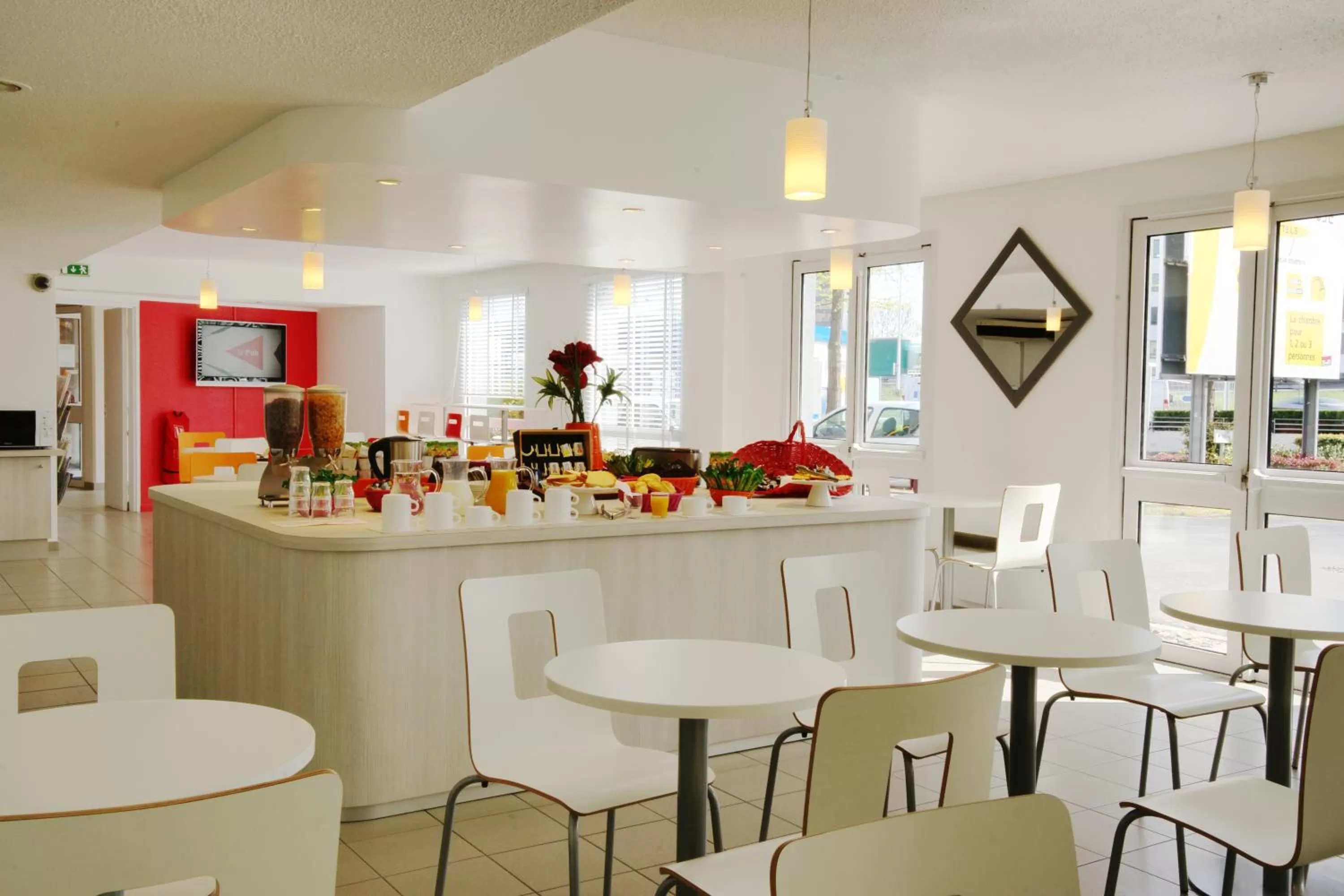 Restaurant/places to eat in Première Classe Rosny Sous Bois