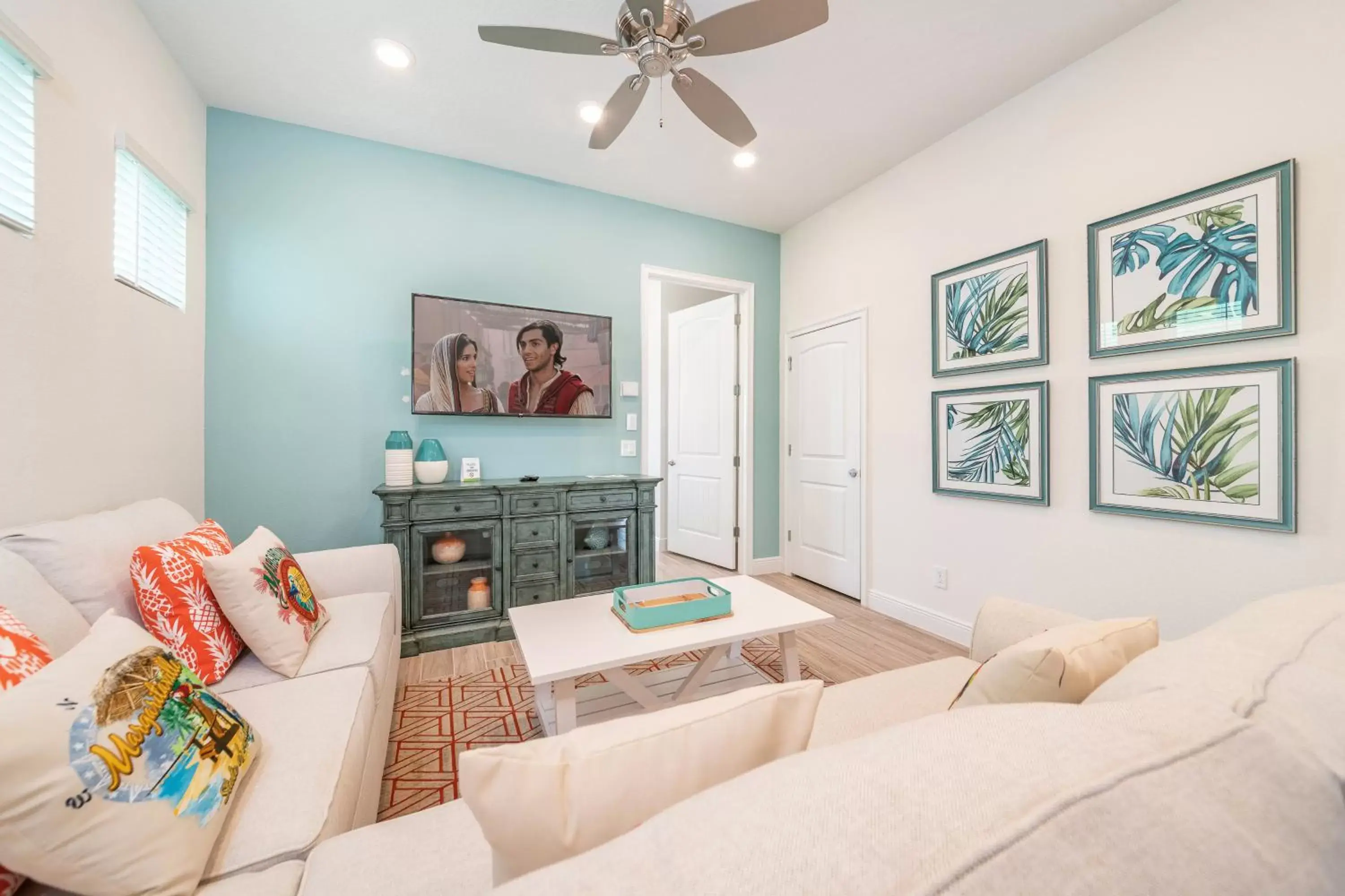 Living room, Seating Area in Margaritaville Resort Orlando