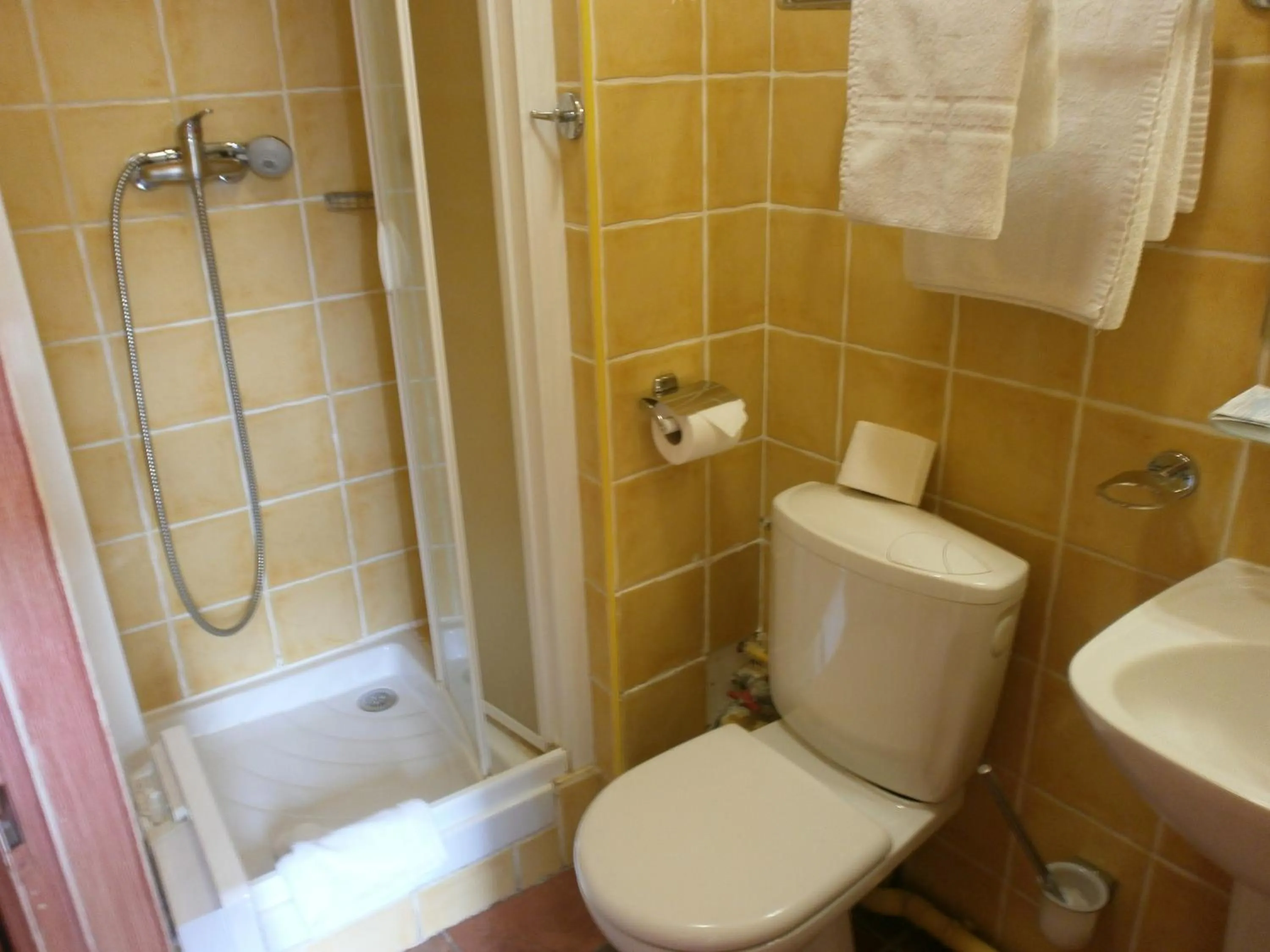 Shower in Little Palace