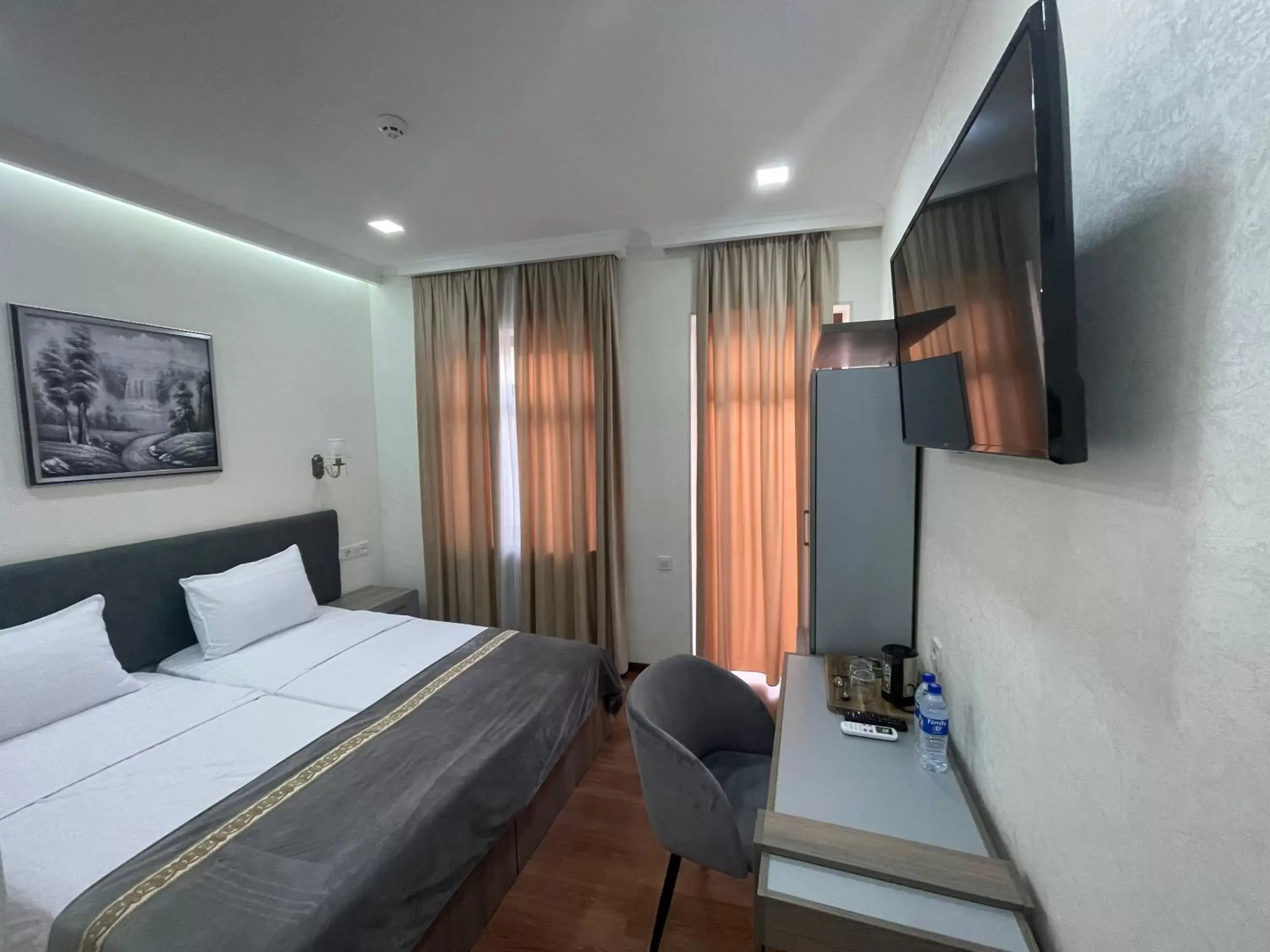 Standard Double or Twin Room in Registon Saroy Hotel Standard Double or Twin Room in Registon Saroy Hotel