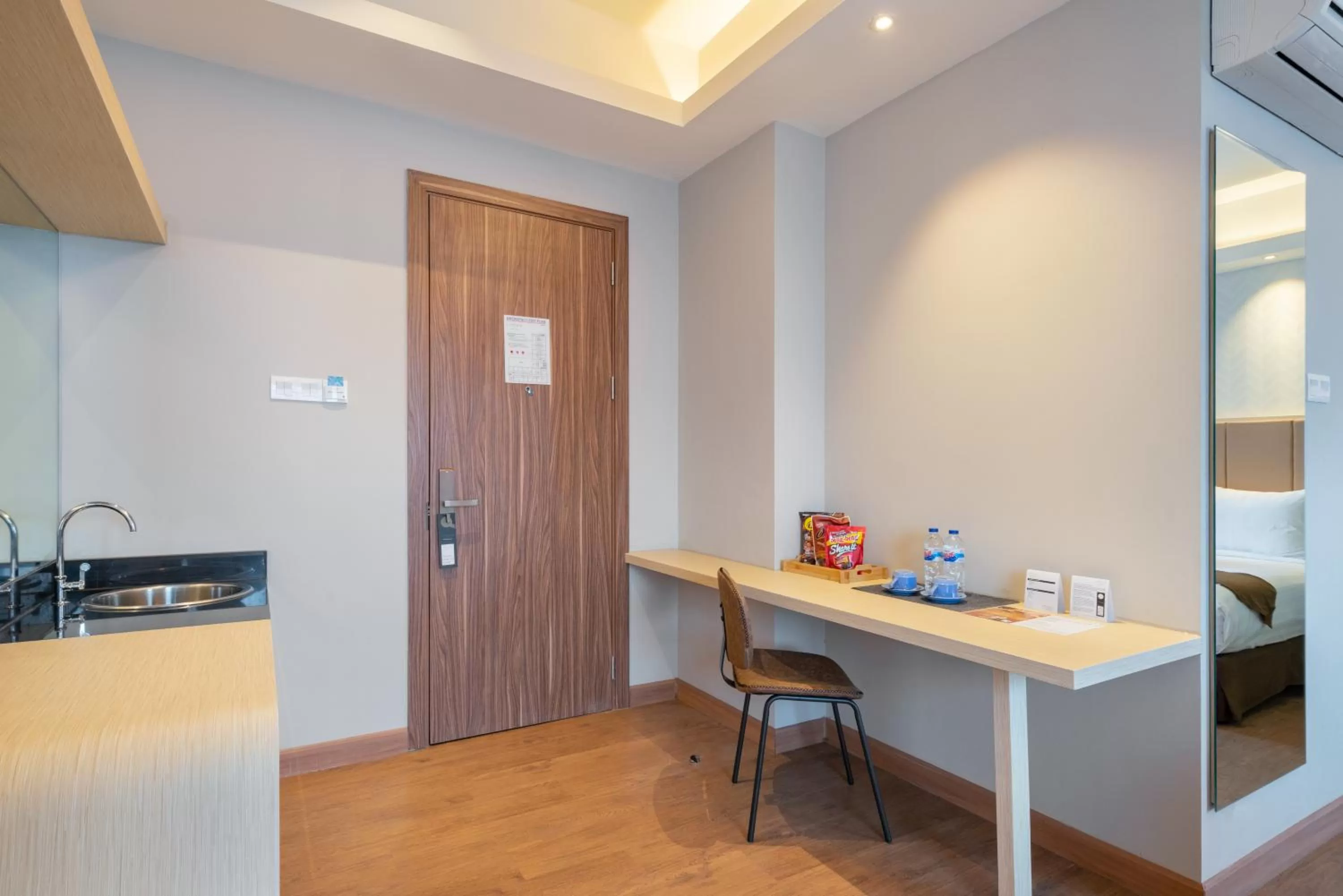 Kitchen or kitchenette in Luminor Hotel Airport Sidoarjo By WH , Best Choice and Strategic Location with a Rooftop area in Town