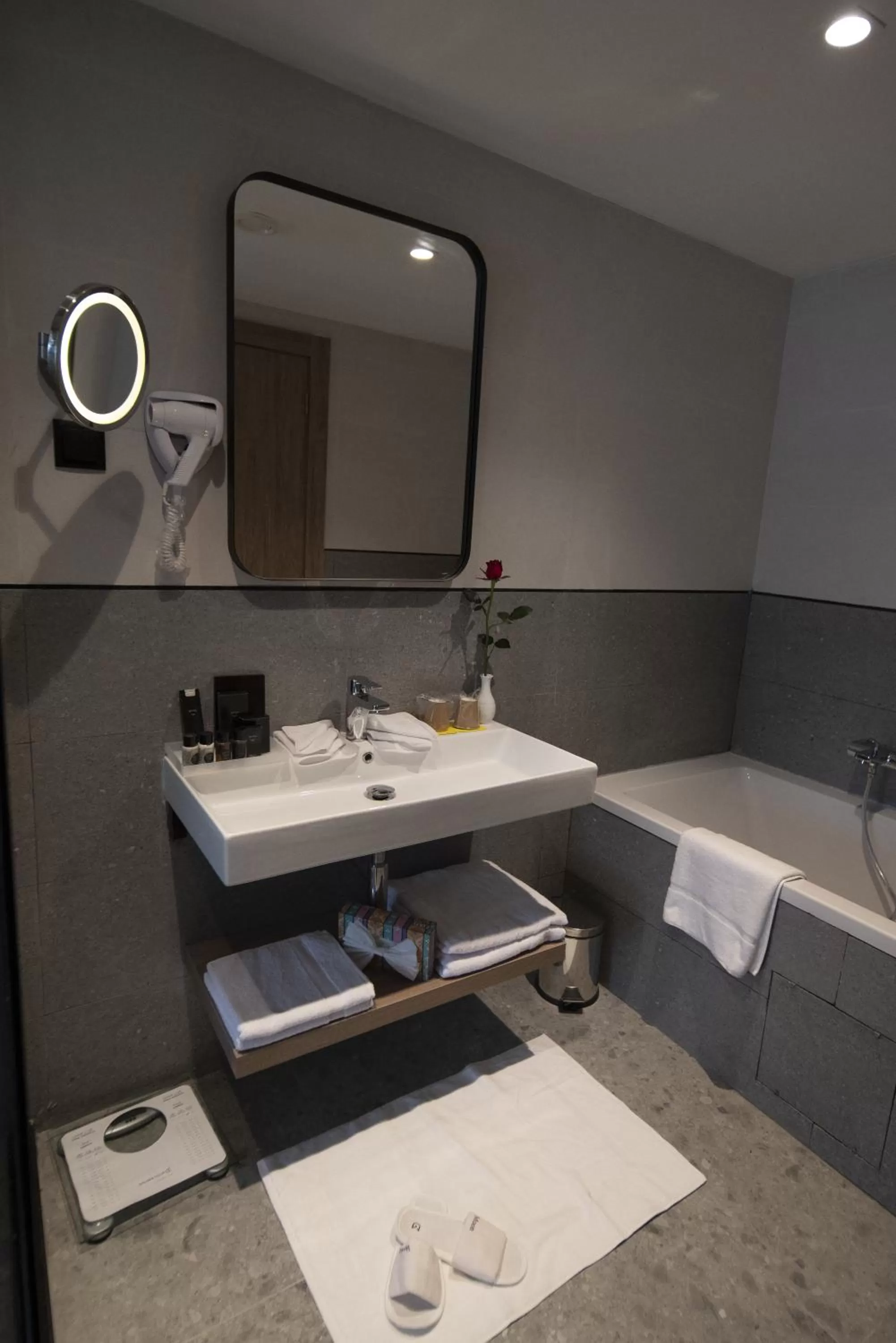 Bathroom in Golden Tulip El Mechtel