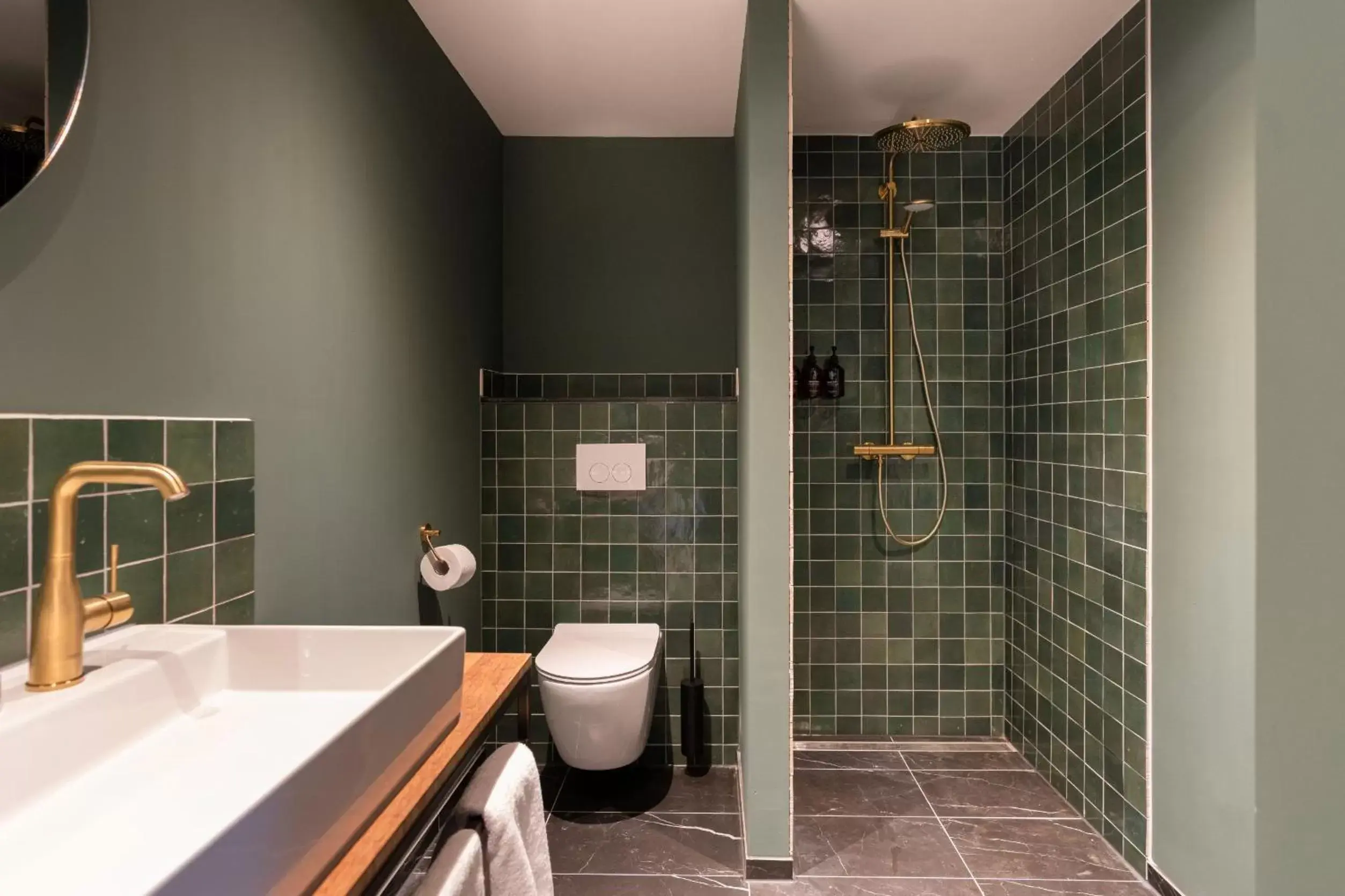 Shower, Bathroom in Boetiekhotel De Kastanjehof