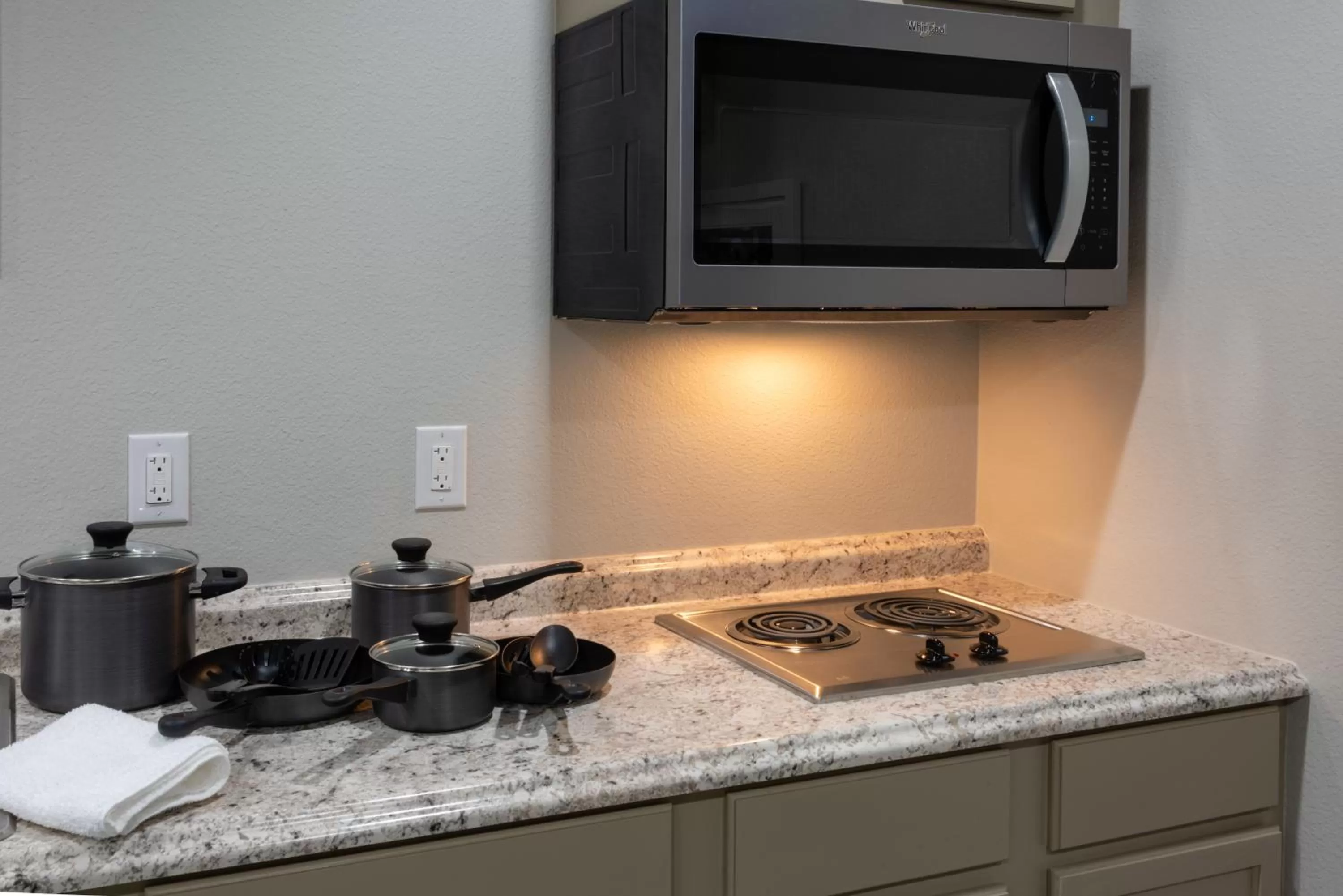 Kitchen or kitchenette in Budget Inn & Suites Baton Rouge