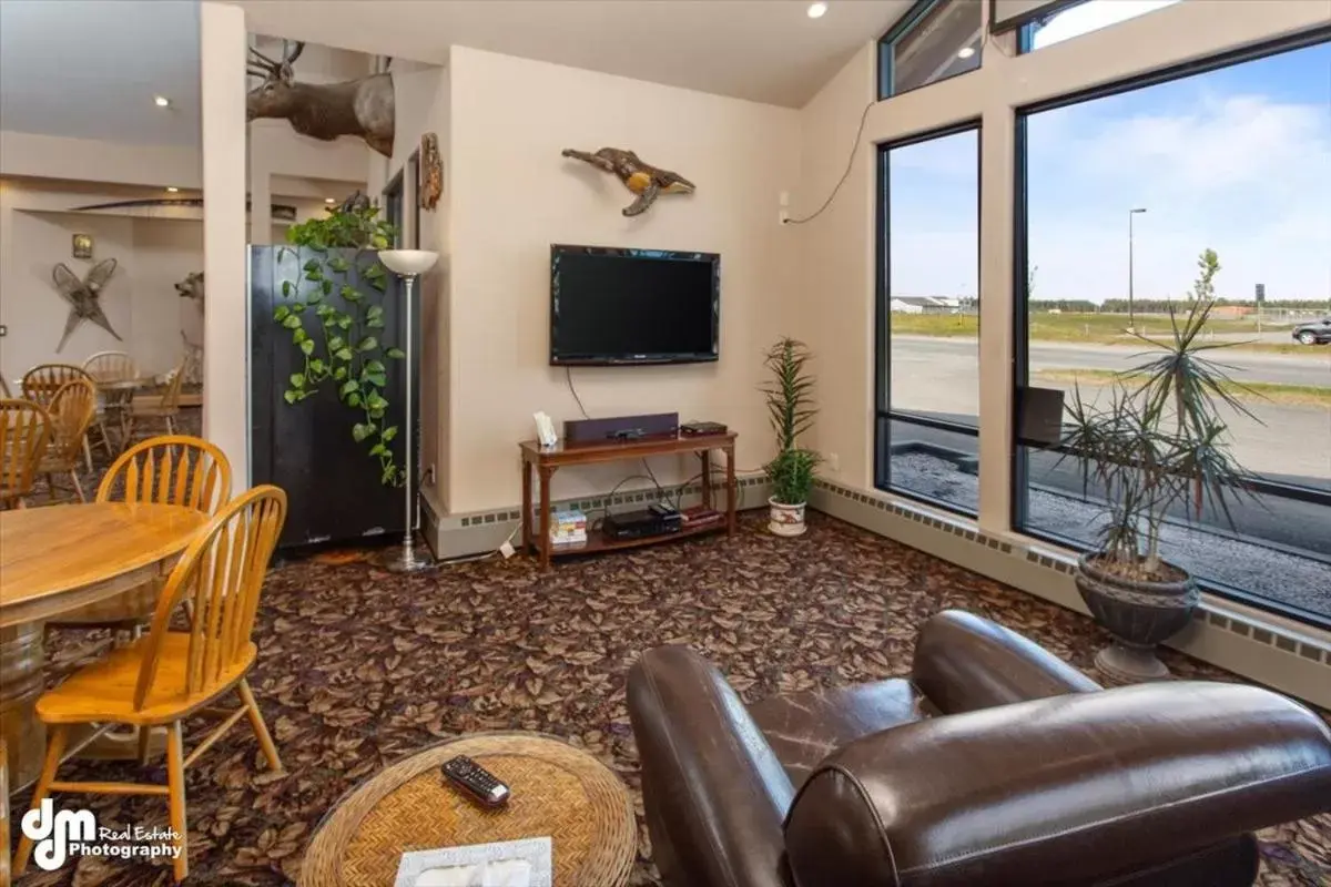 Seating Area in Kenai Airport Hotel