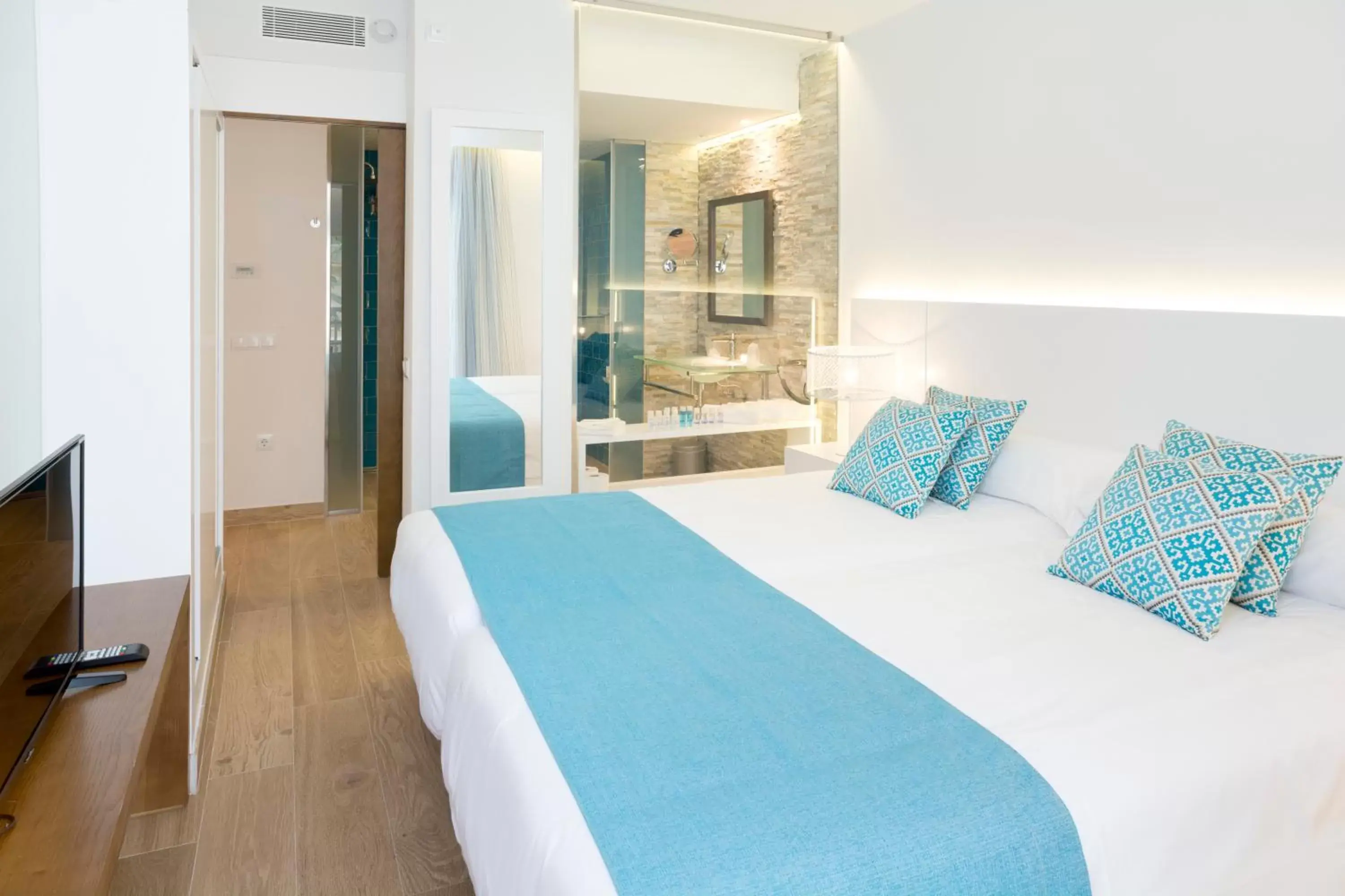 Bathroom, Bed in Mar Hotels Playa Mar & Spa