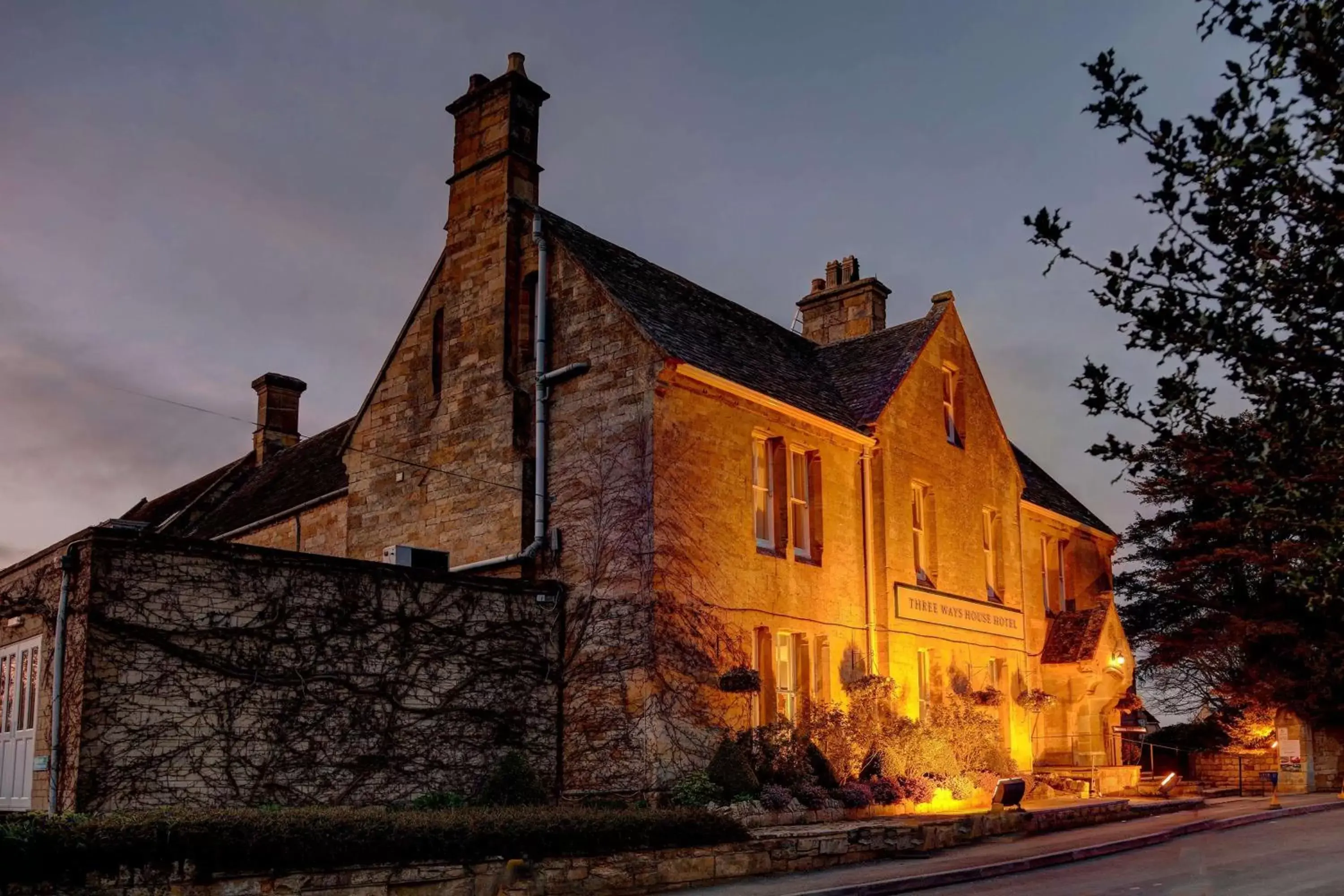 Property Building in Three Ways House Hotel