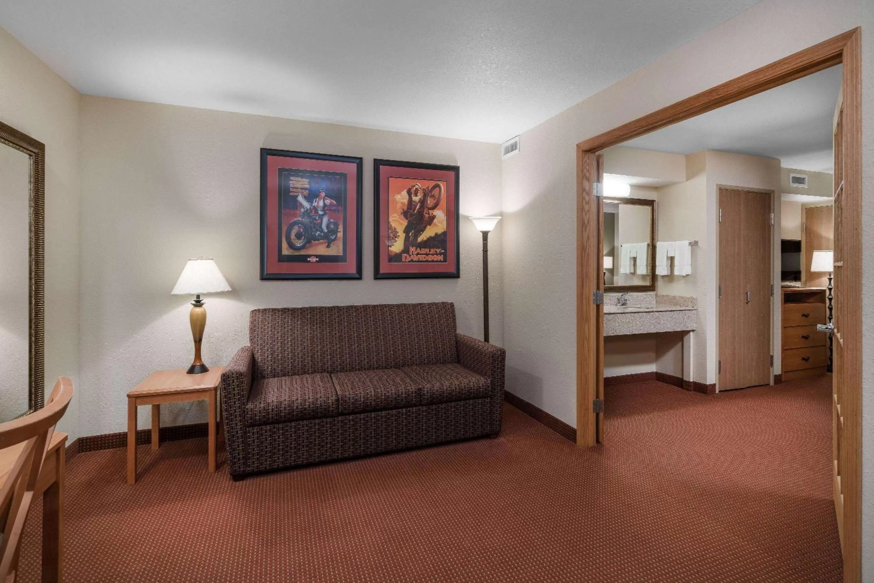 Living room, Bed in AmericInn by Wyndham Anamosa