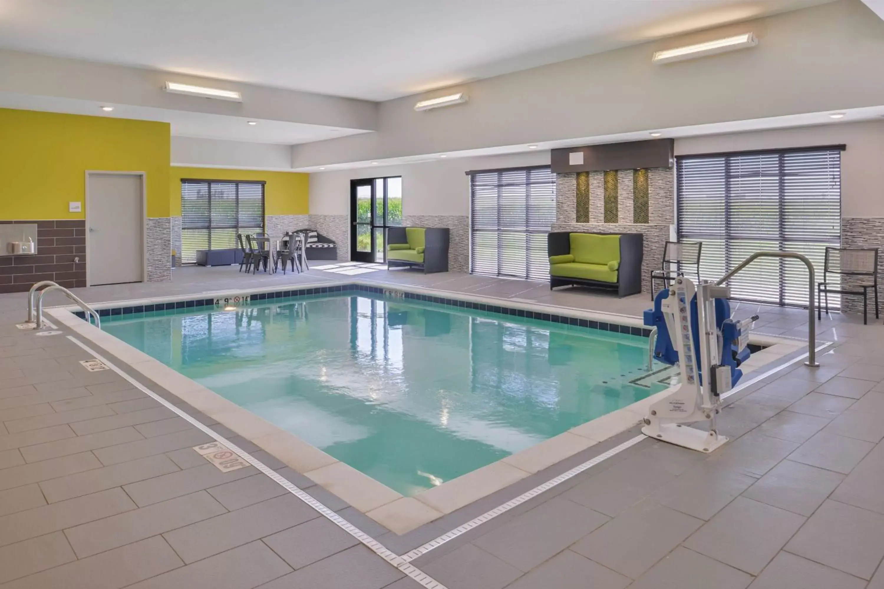 Swimming Pool in Hampton Inn and Suites Altoona-Des Moines by Hilton
