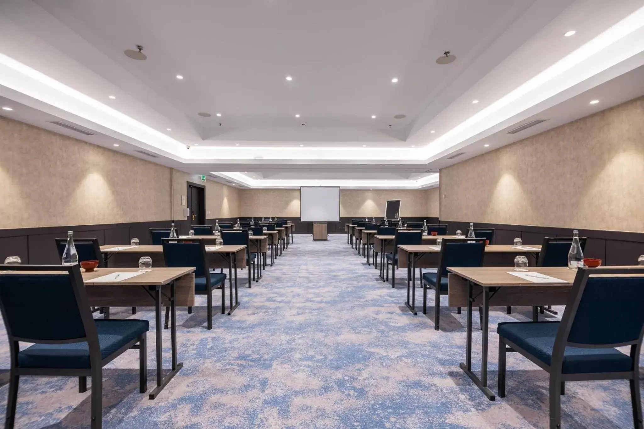 Meeting/conference room, Restaurant/Places to Eat in InterContinental Lisbon, an IHG Hotel