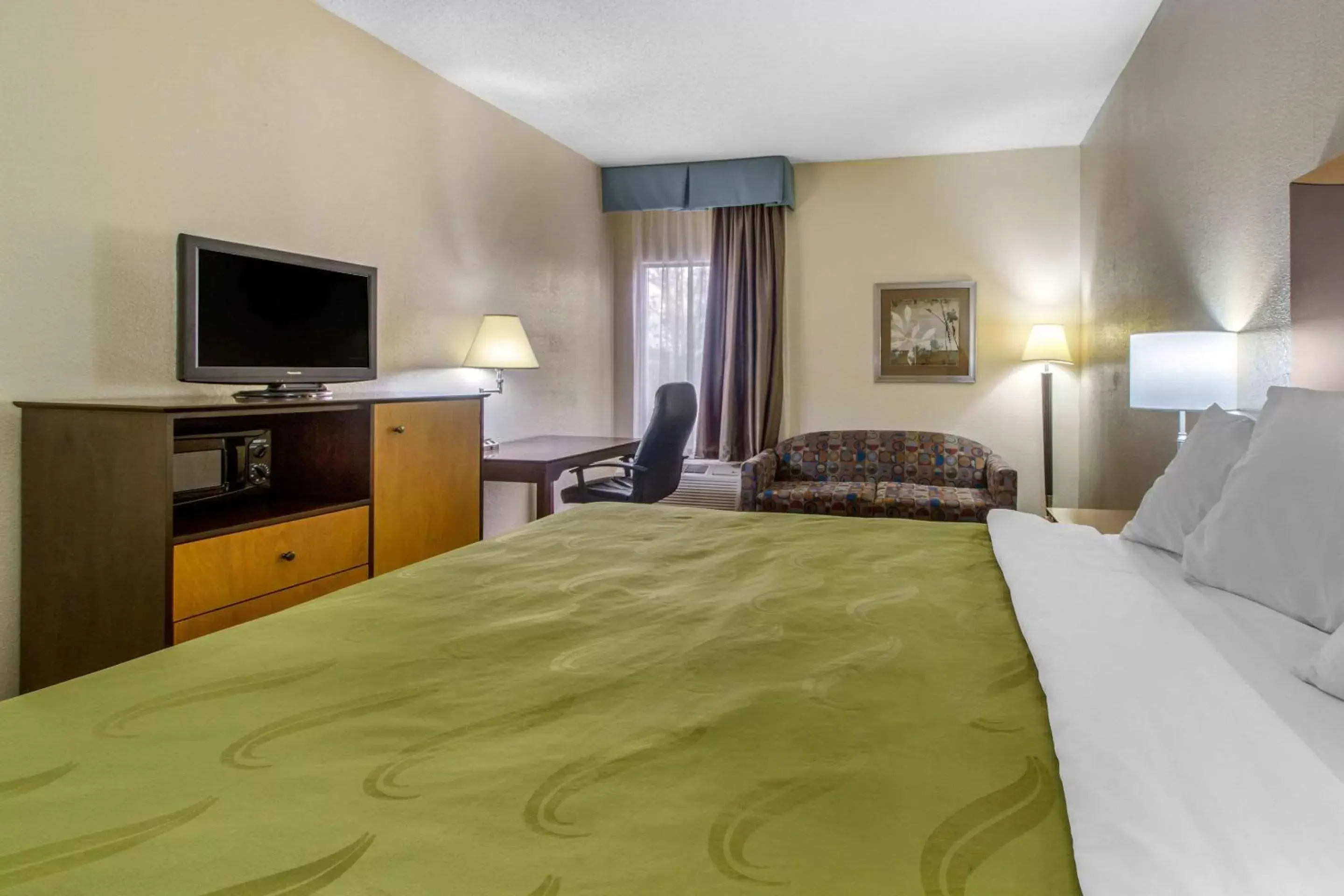 Photo of the whole room, Bed in Quality Inn I-81 Exit 23