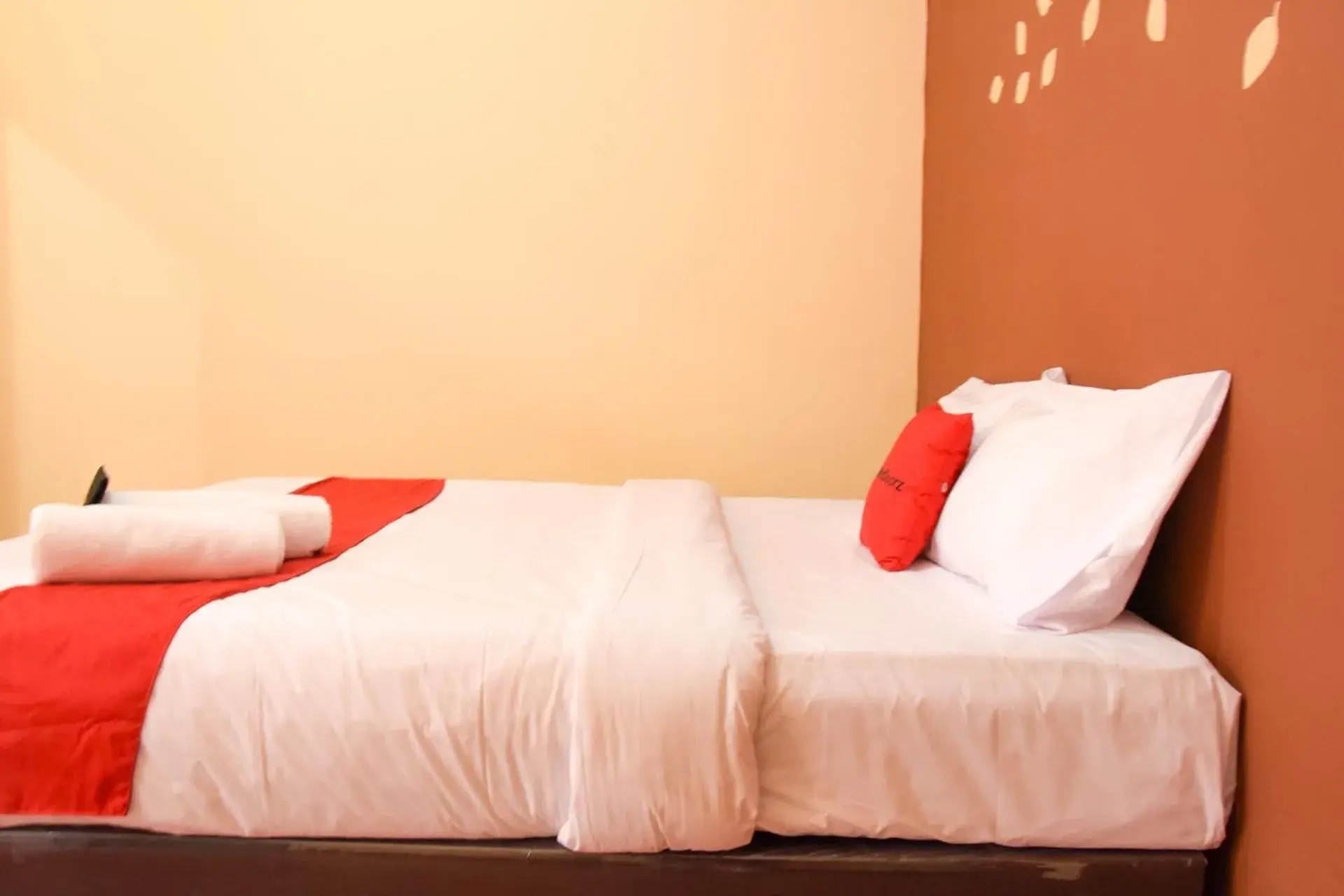Bedroom, Bed in RedDoorz near Terminal A Adisucipto Airport