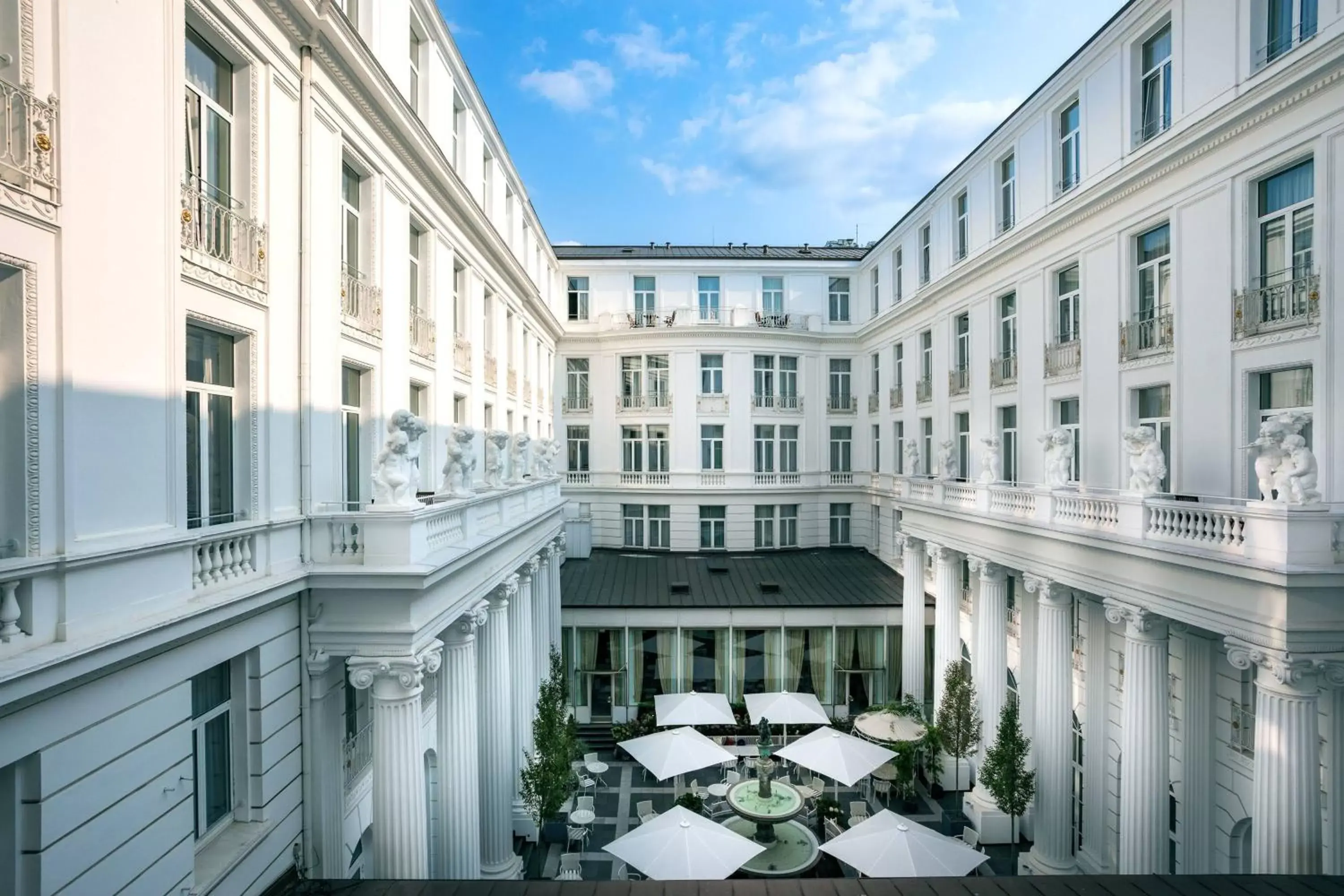 Photo of the whole room in Hotel Atlantic Hamburg, Autograph Collection