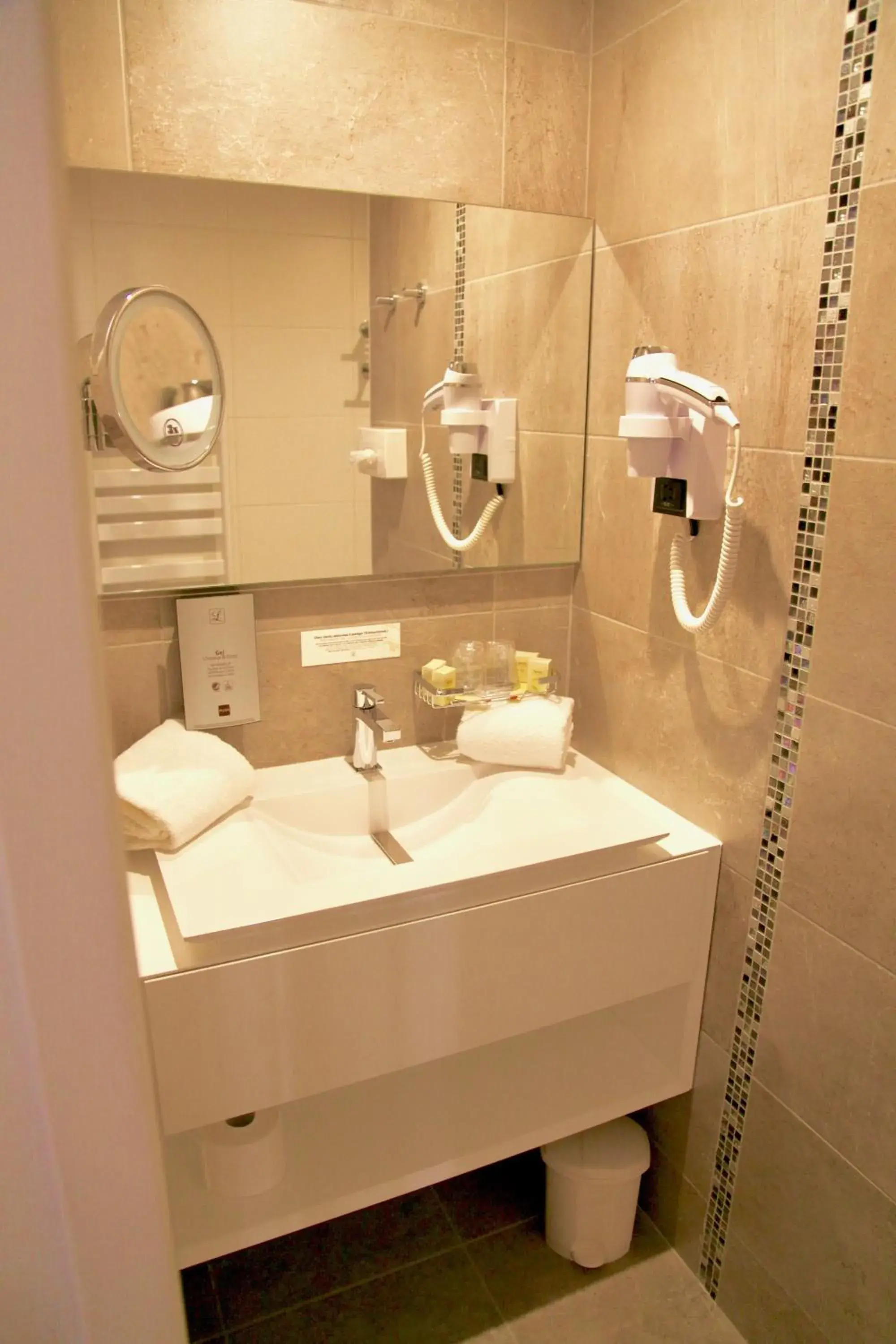 Shower, Bathroom in Le Moulin de la Coudre