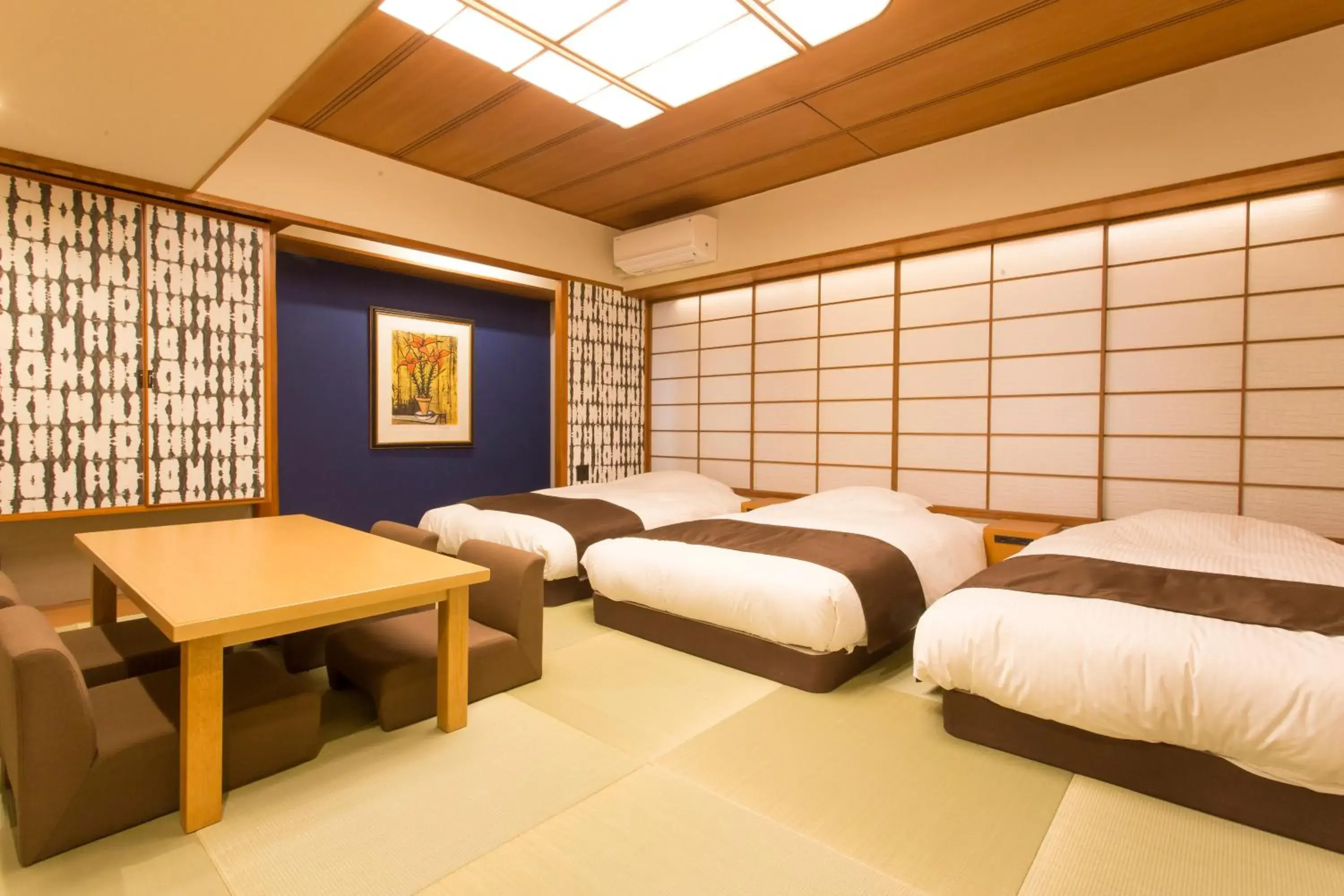 Photo of the whole room, Bed in Osaka River Side Hotel