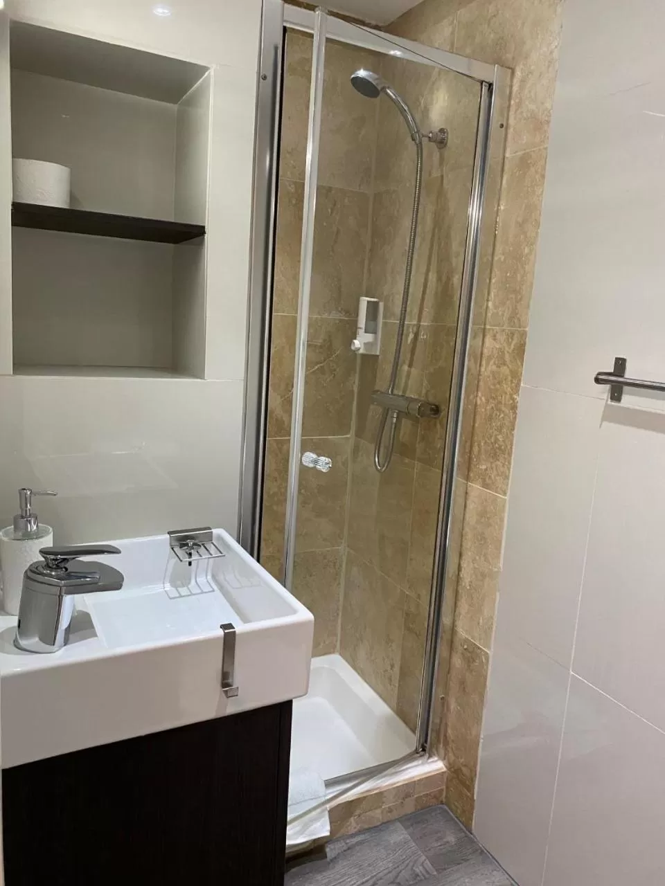 Bathroom in Astral Lodge