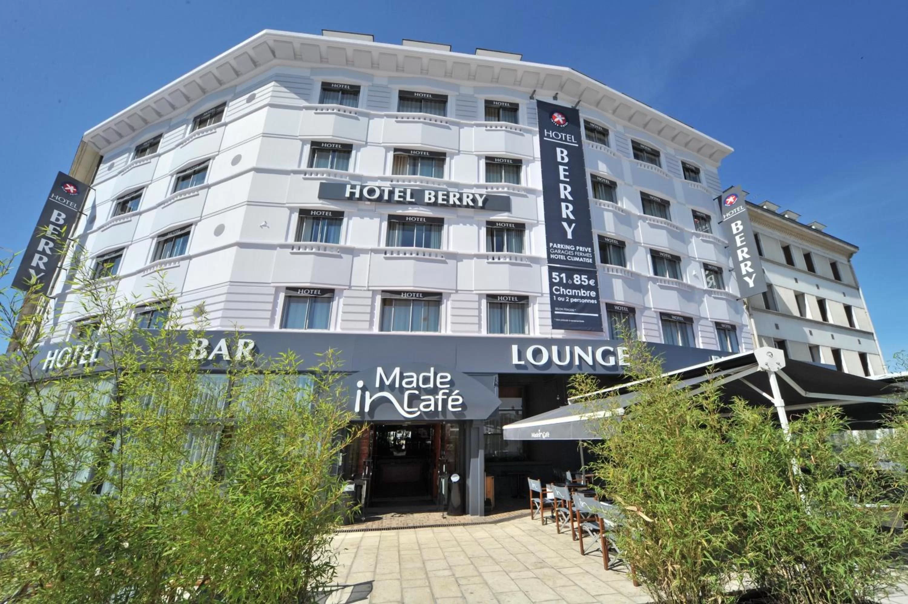 Facade/entrance in Hôtel The Originals City Le Berry - proche centre-ville - Gare - parking - recharge véhicule