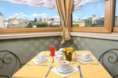 Restaurant/places to eat in Hotel La Lumiere Di Piazza Di Spagna