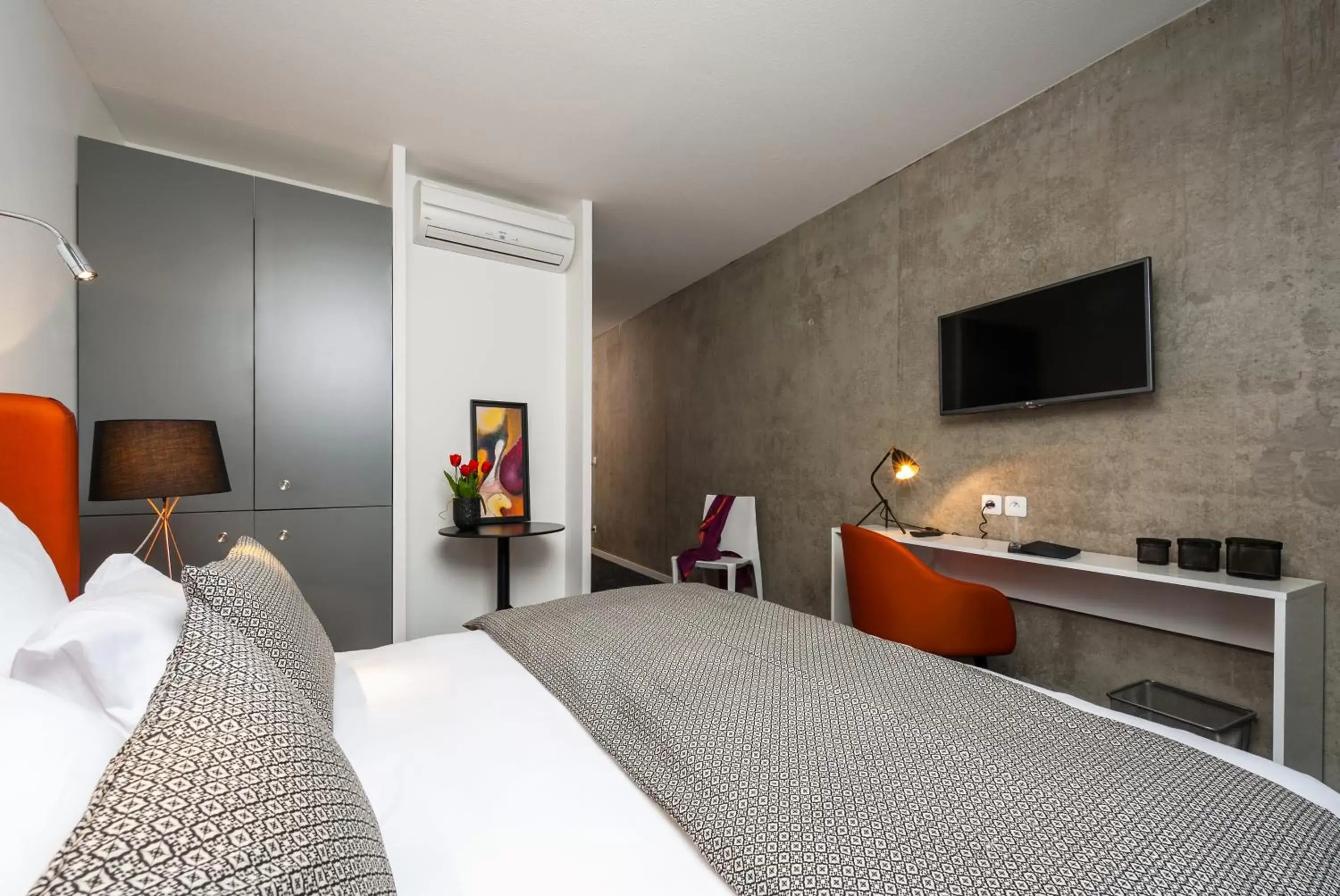 Bedroom, Bed in Ténéo Apparthotel Talence Espeleta