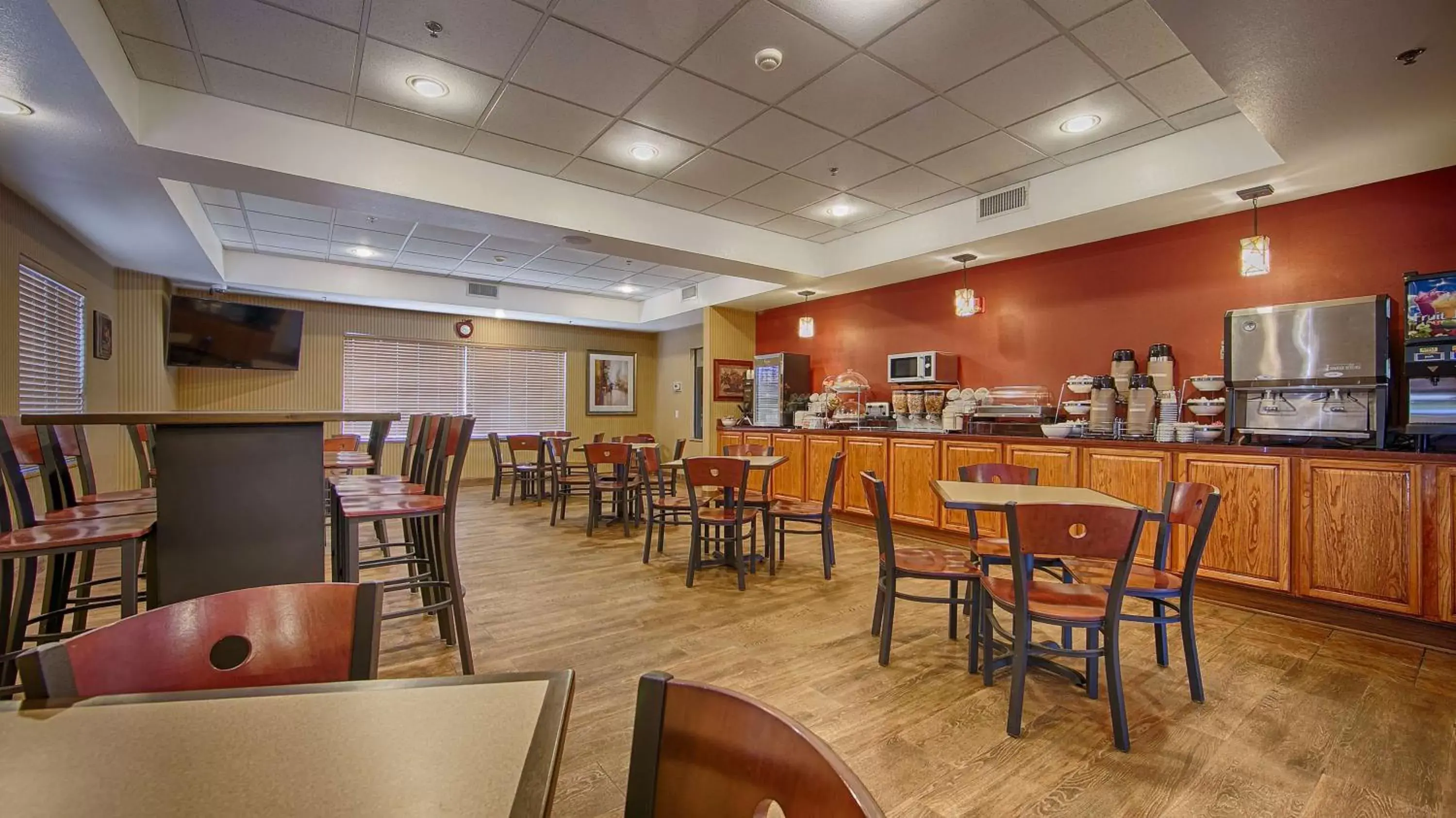 Breakfast, Restaurant/Places to Eat in Best Western Plus Tulsa Woodland Hills Hotel and Suites