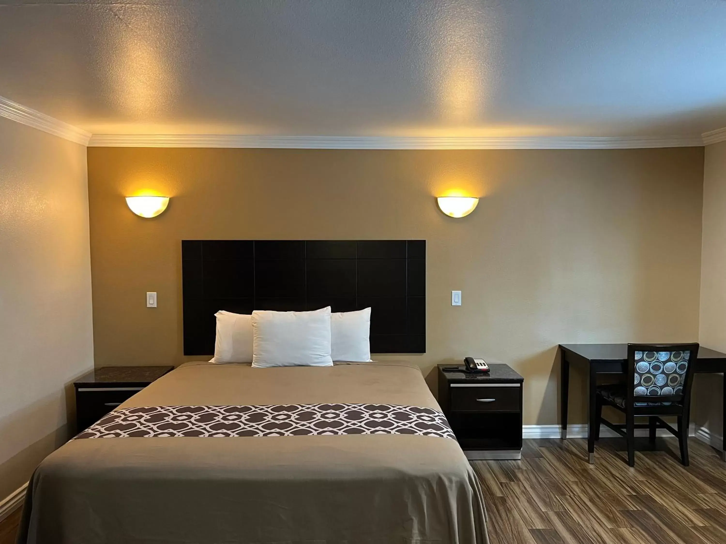Bedroom, Bed in Walnut Inn & Suites West Covina Bedroom, Bed in Walnut Inn & Suites West Covina