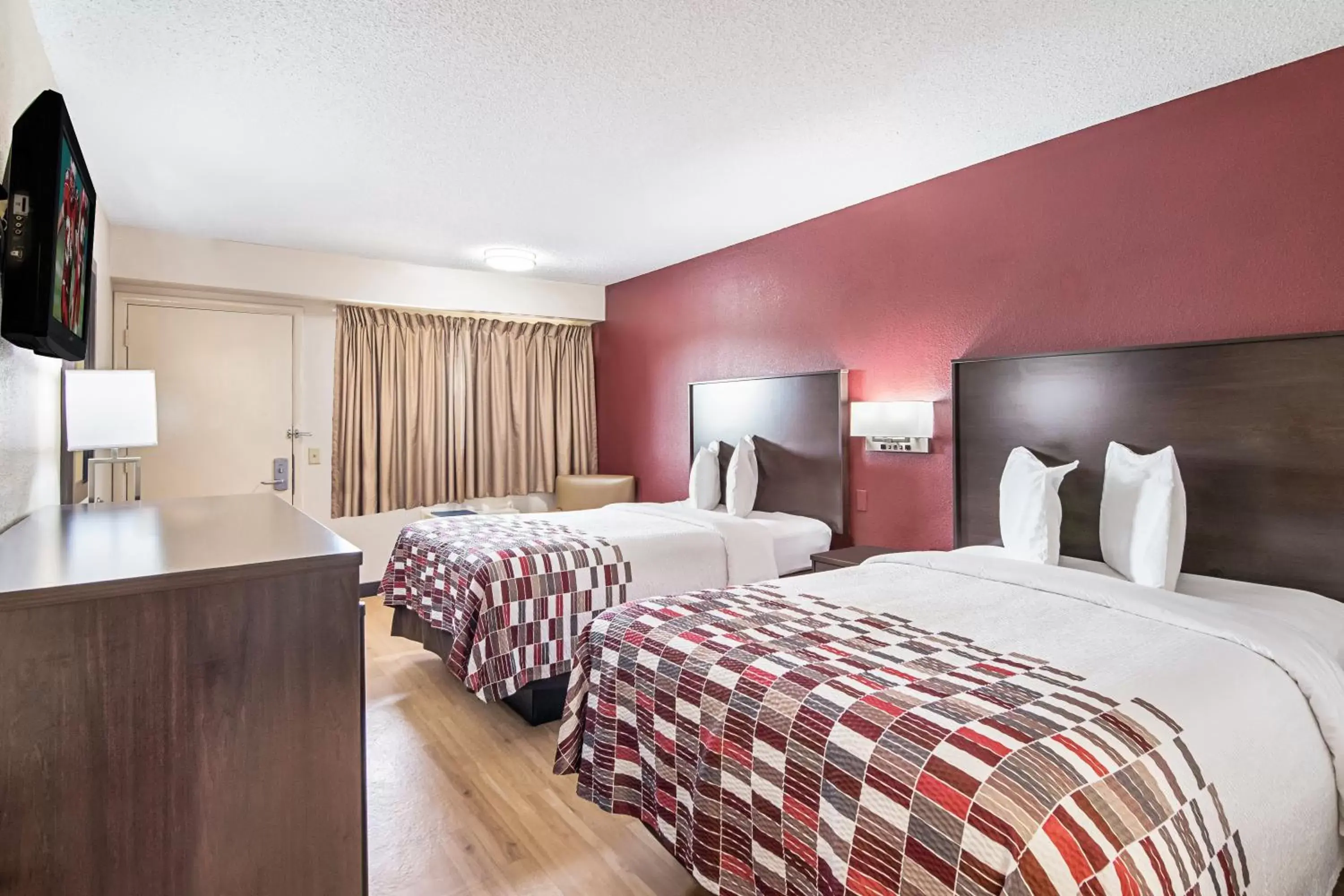 Deluxe Room with Two Double Beds Non-Smoking in Red Roof Inn Hampton Coliseum and Convention Center Deluxe Room with Two Double Beds Non-Smoking in Red Roof Inn Hampton Coliseum and Convention Center