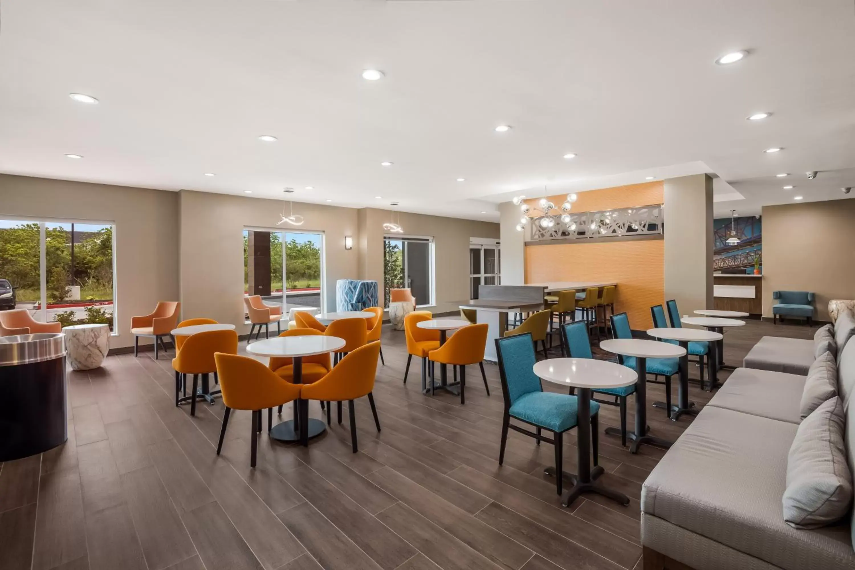Restaurant/Places to Eat in Hawthorn Suites by Wyndham Sulphur