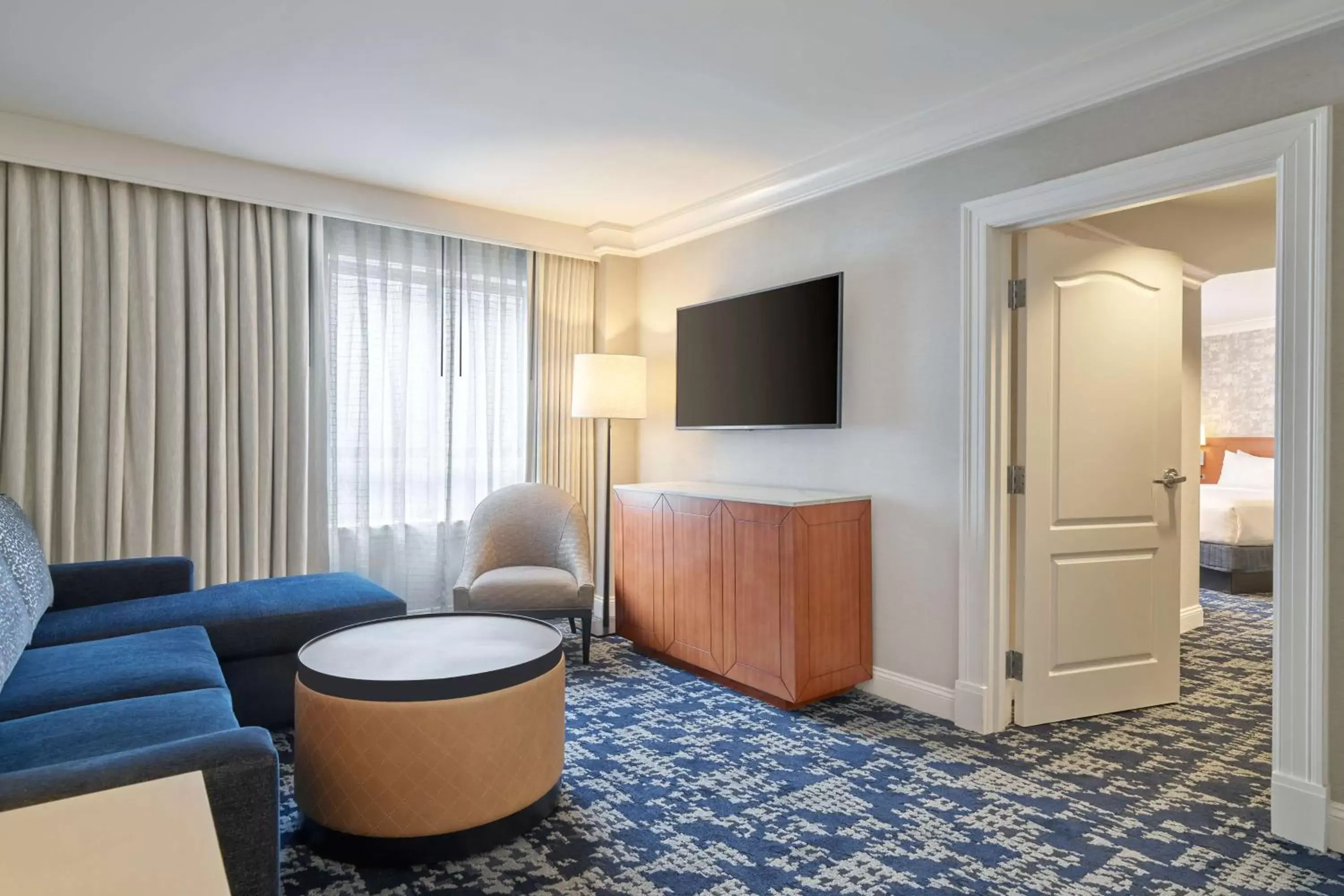 Living room, Seating Area in Embassy Suites by Hilton Washington DC Convention Center