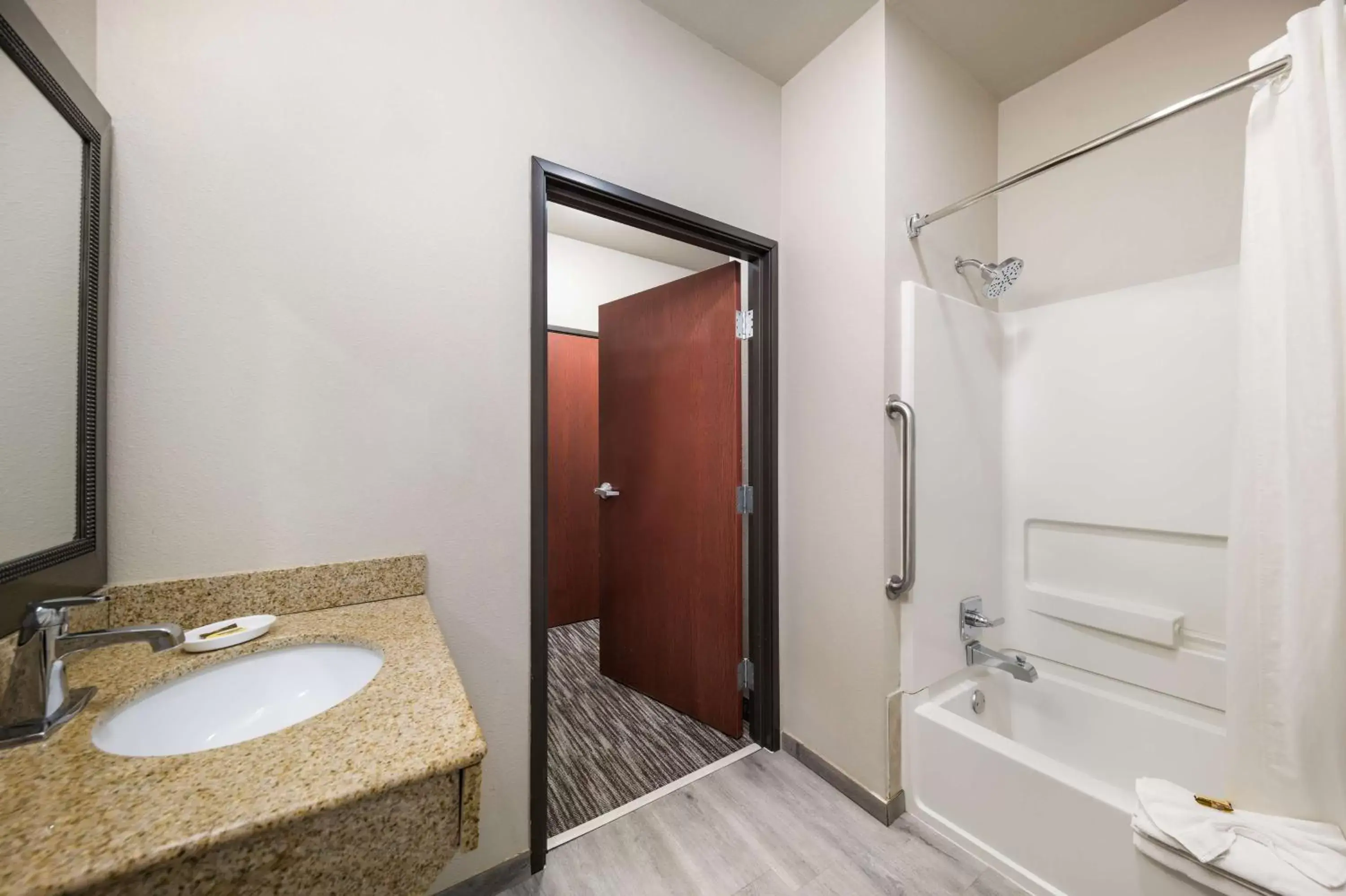 Bathroom in Best Western Plus Lake Dallas Inn & Suites