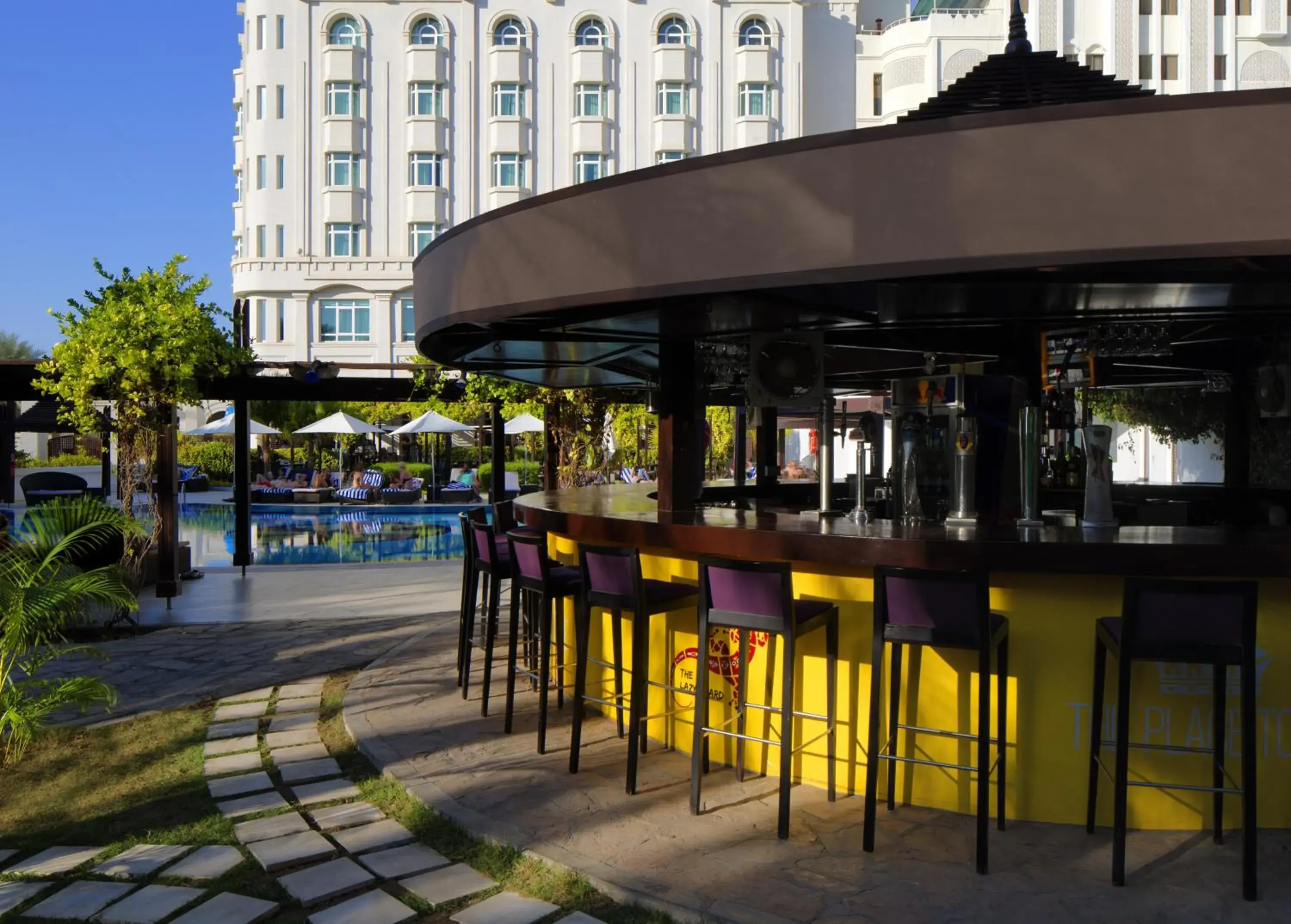 Garden, Lounge/Bar in Radisson Blu Hotel, Muscat