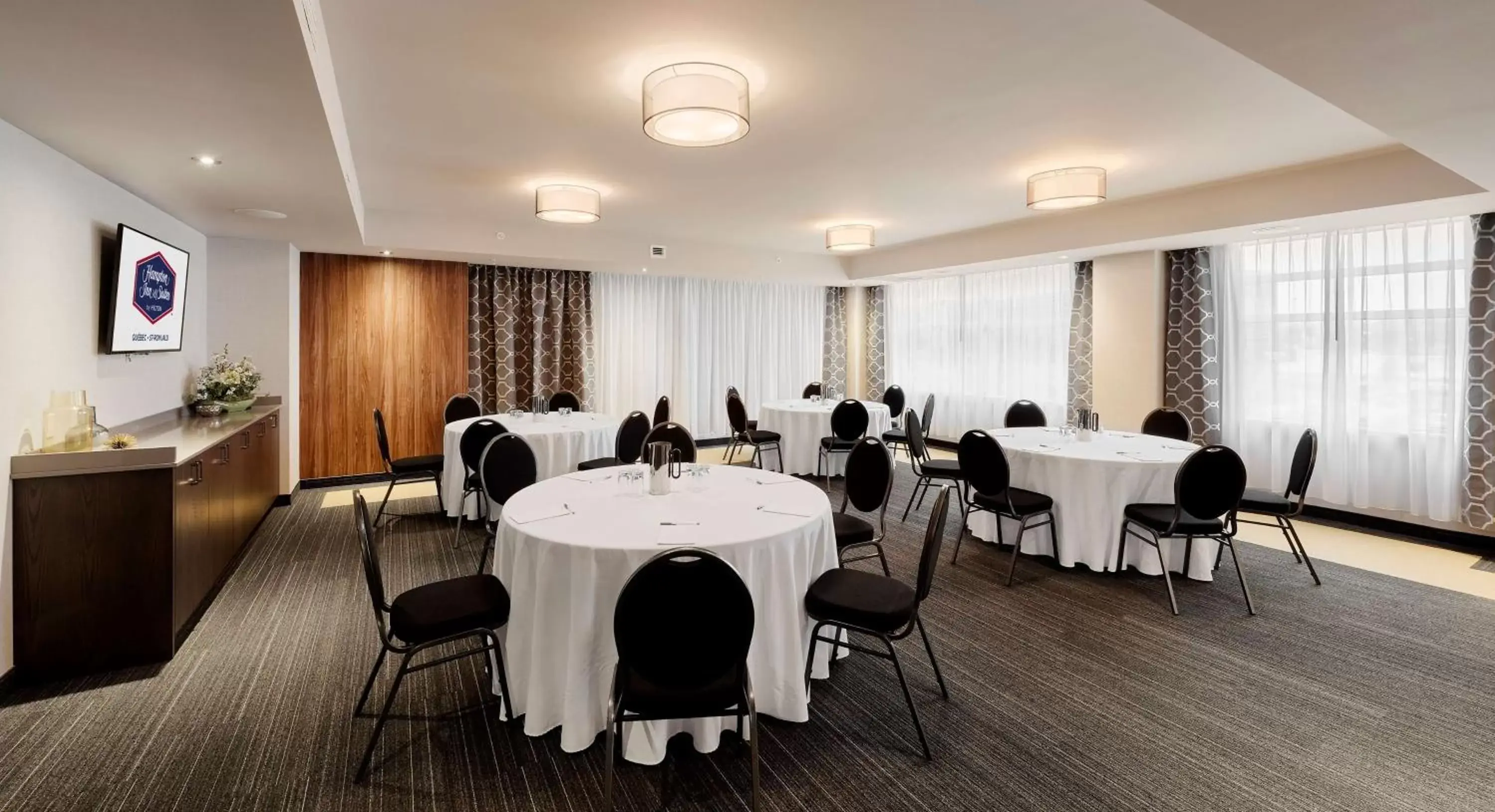 Meeting/conference room in Hampton Inn & Suites By Hilton Quebec City /Saint-Romuald