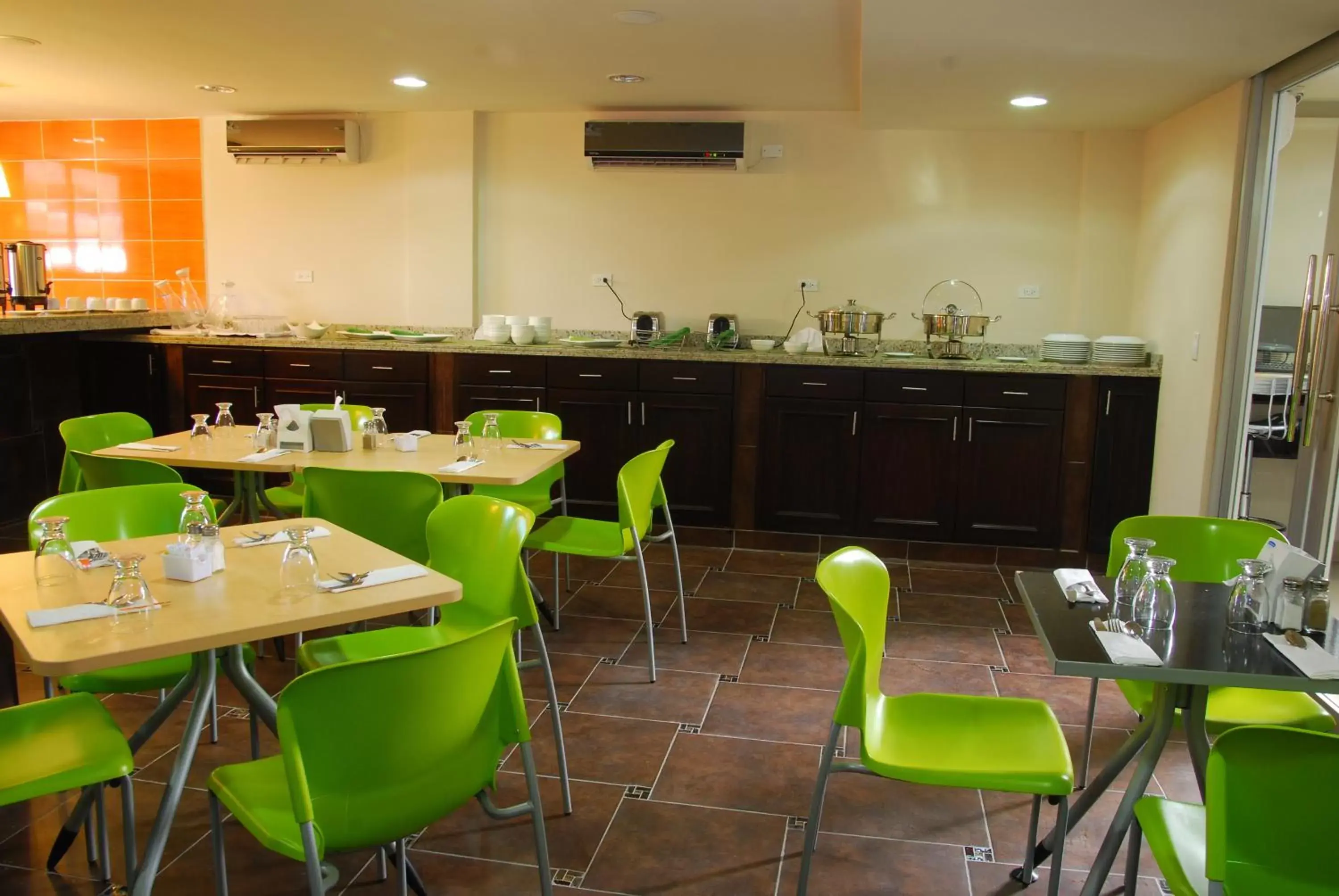 Restaurant/places to eat in Metro Hotel Panama Restaurant/places to eat in Metro Hotel Panama
