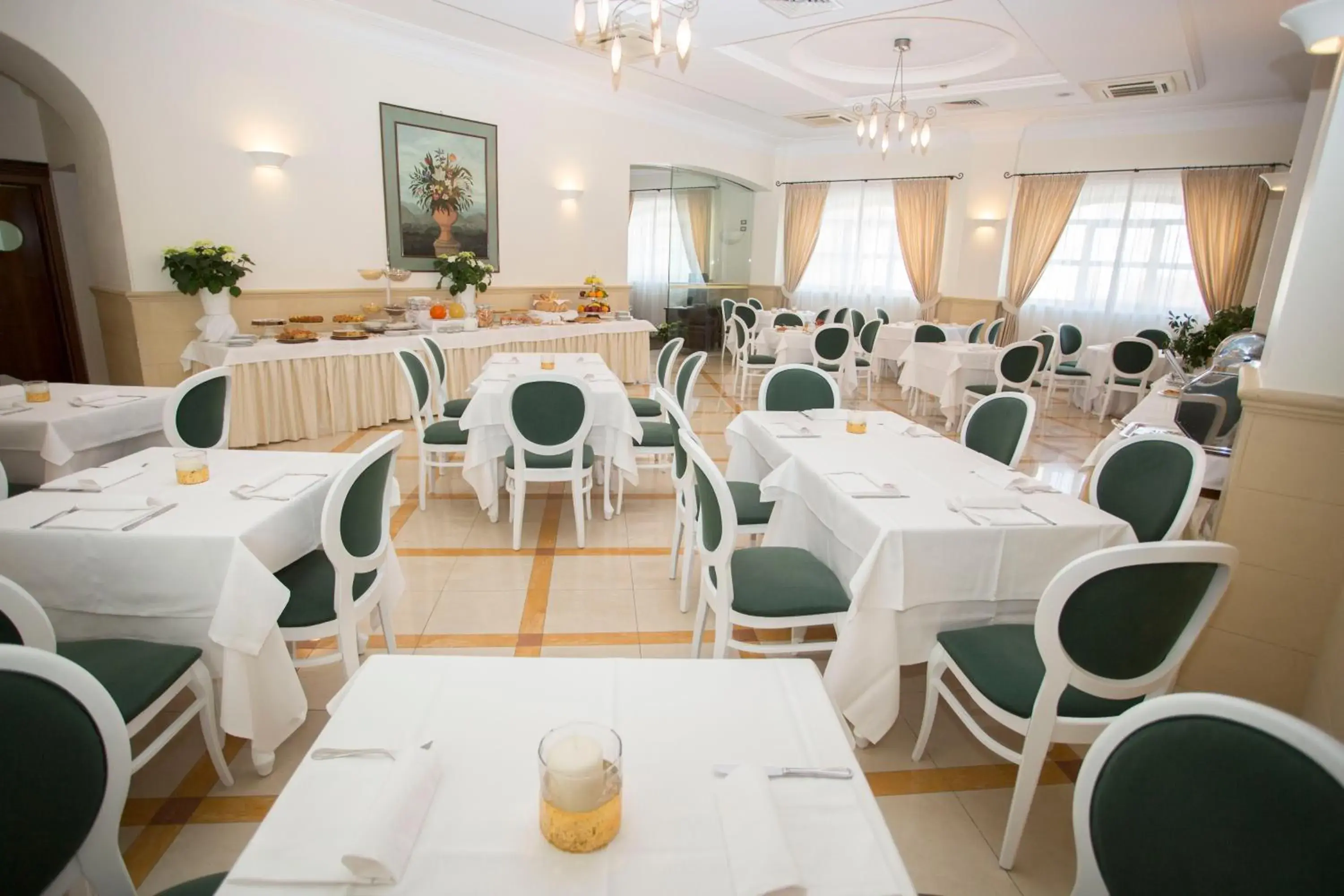 Restaurant/places to eat in Hotel Cavaliere