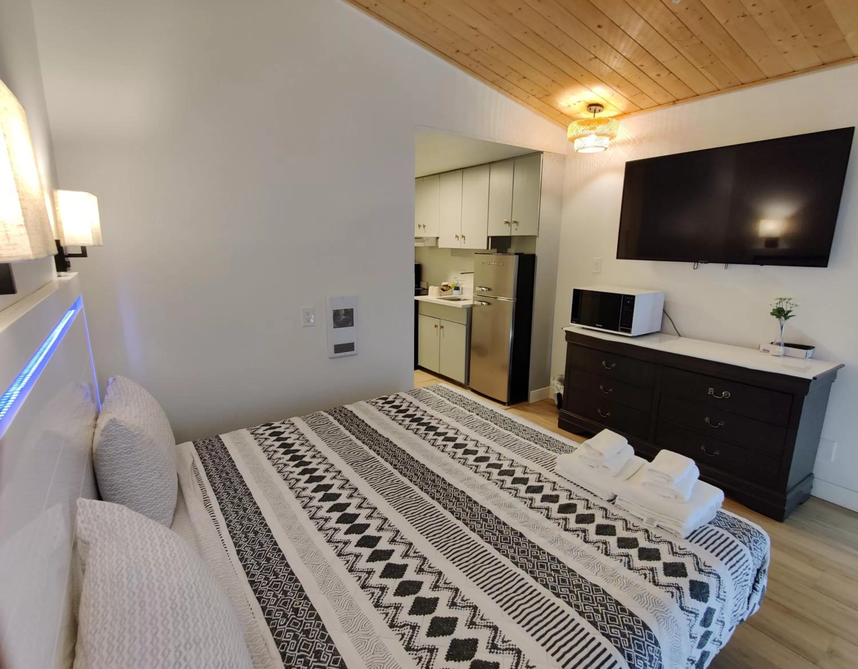 Kitchen or kitchenette in Destination Inn Cache Creek