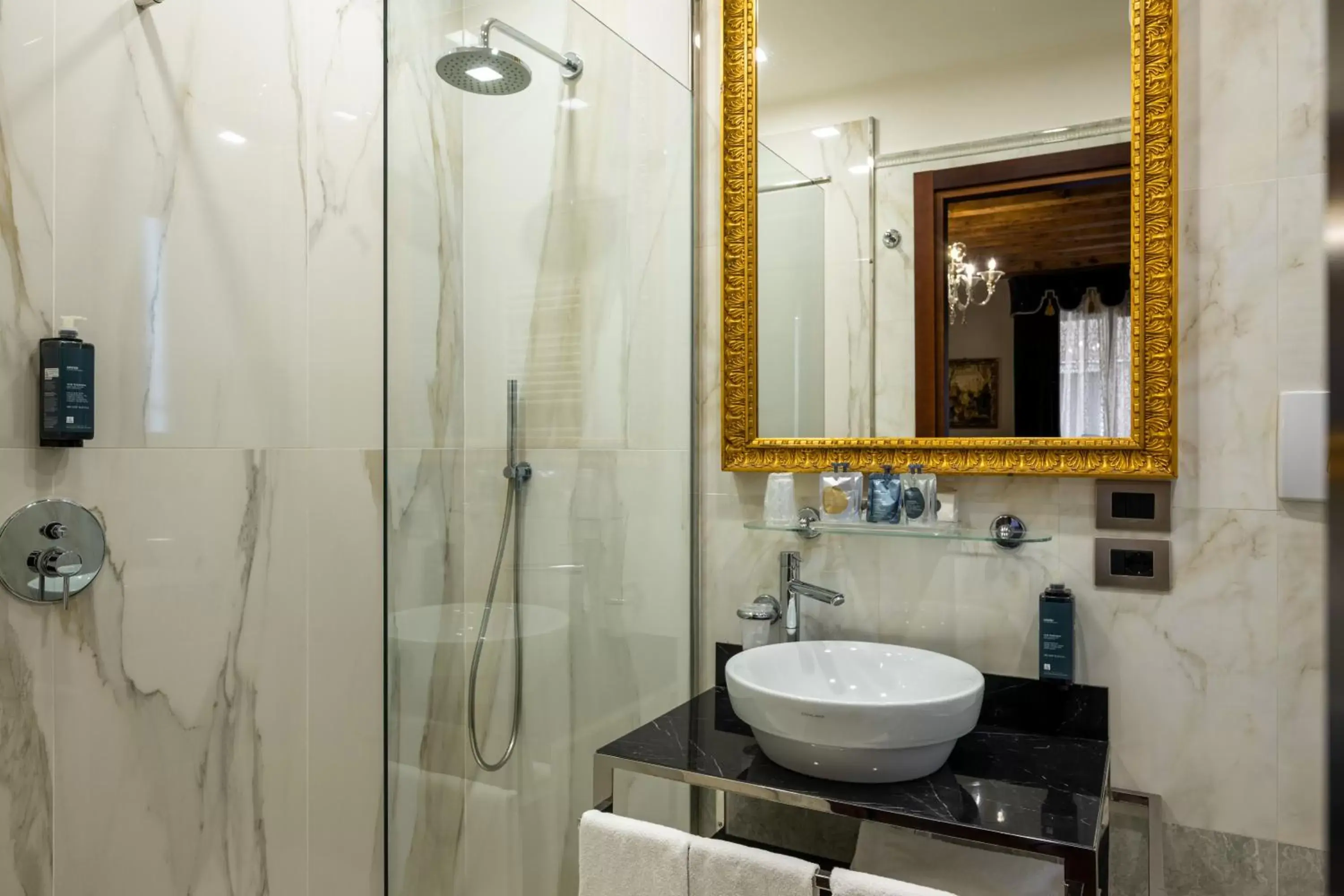 Shower, Bathroom in Palazzo San Lorenzo
