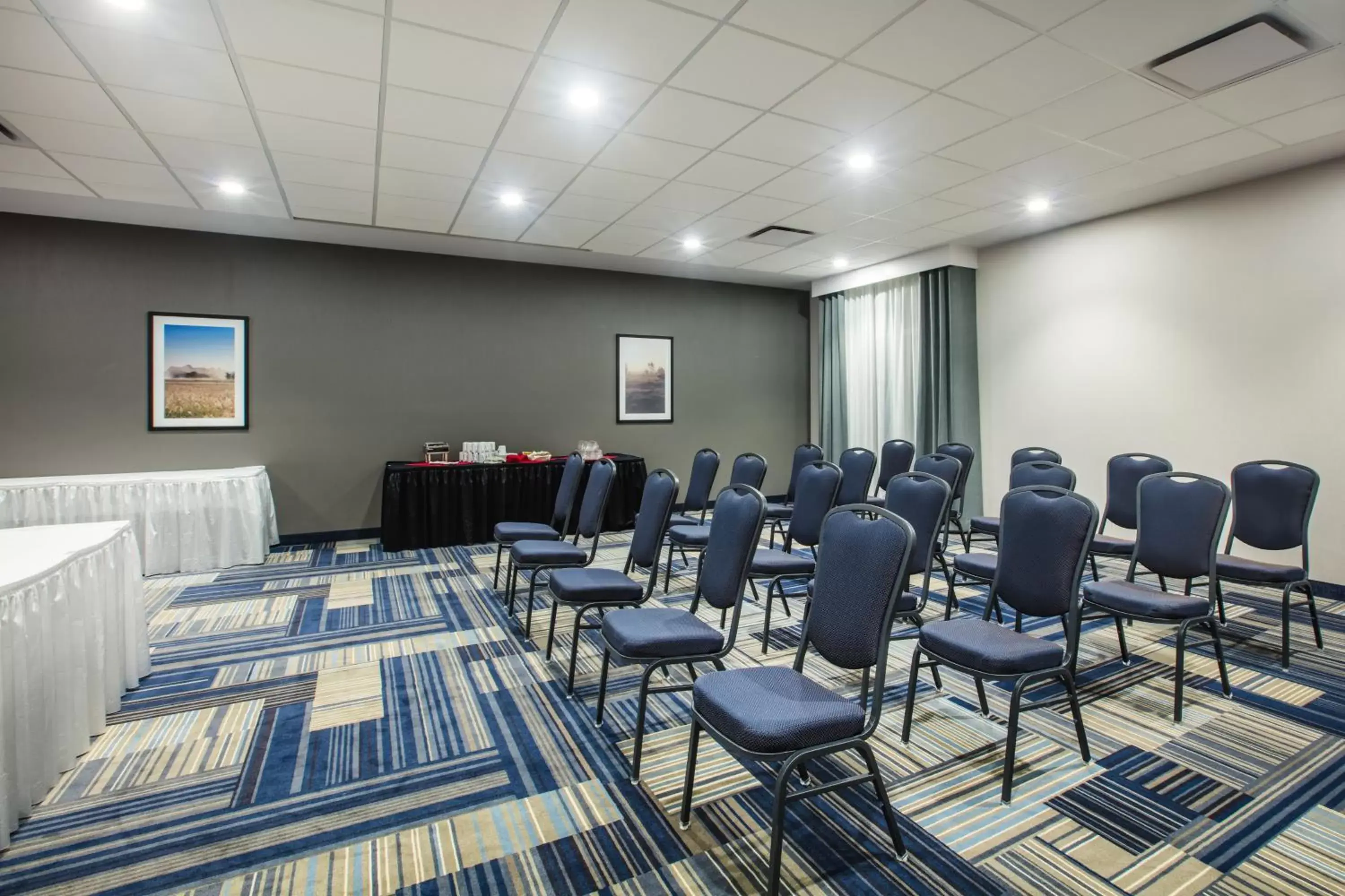 Meeting/conference room in Holiday Inn & Suites Grande Prairie, an IHG Hotel