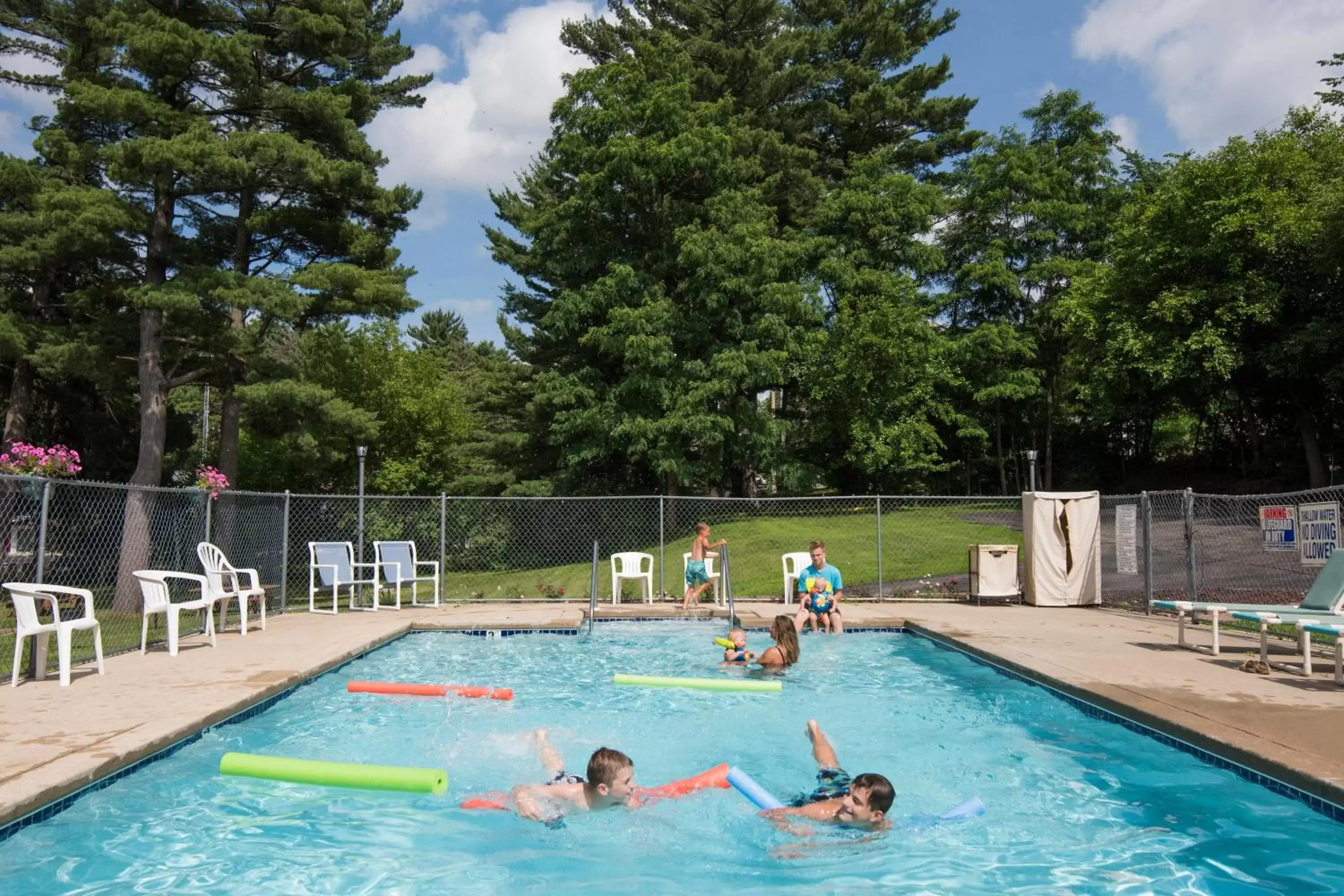 Swimming Pool in Woodside Dells Hotel & Suites