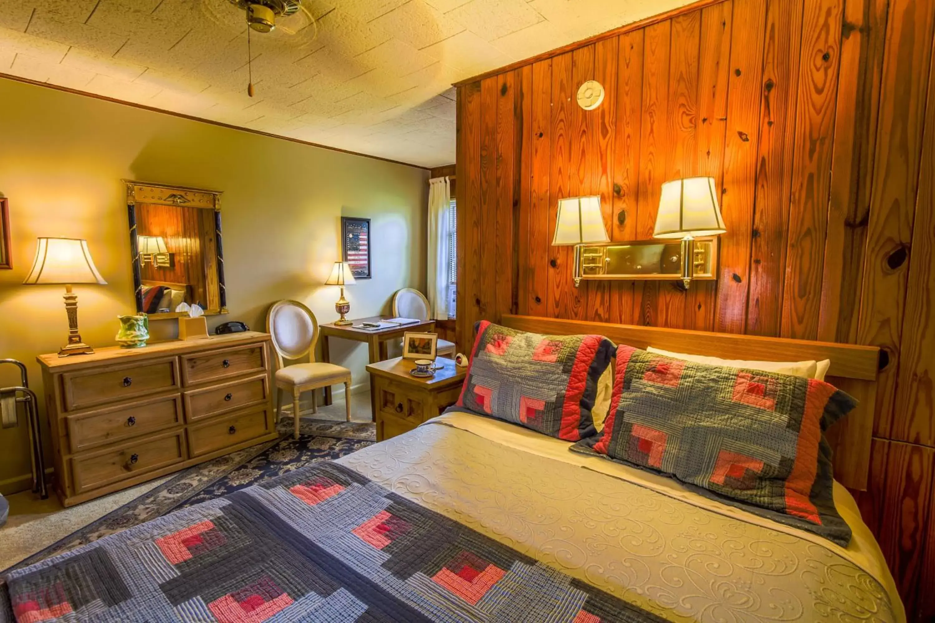 Photo of the whole room in Mountainaire Inn and Log Cabins