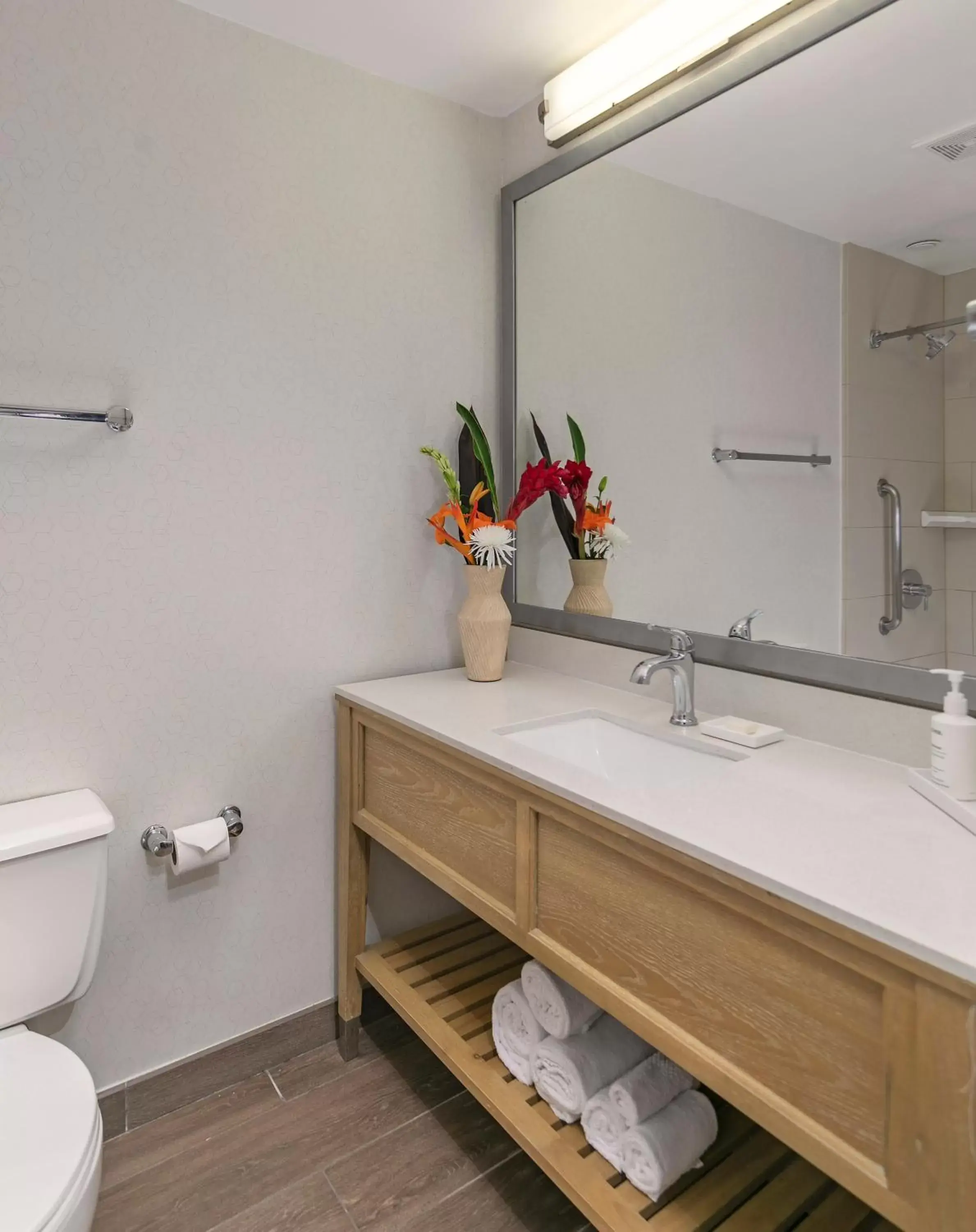 Bathroom in The Wayfarer San Diego Bathroom in The Wayfarer San Diego