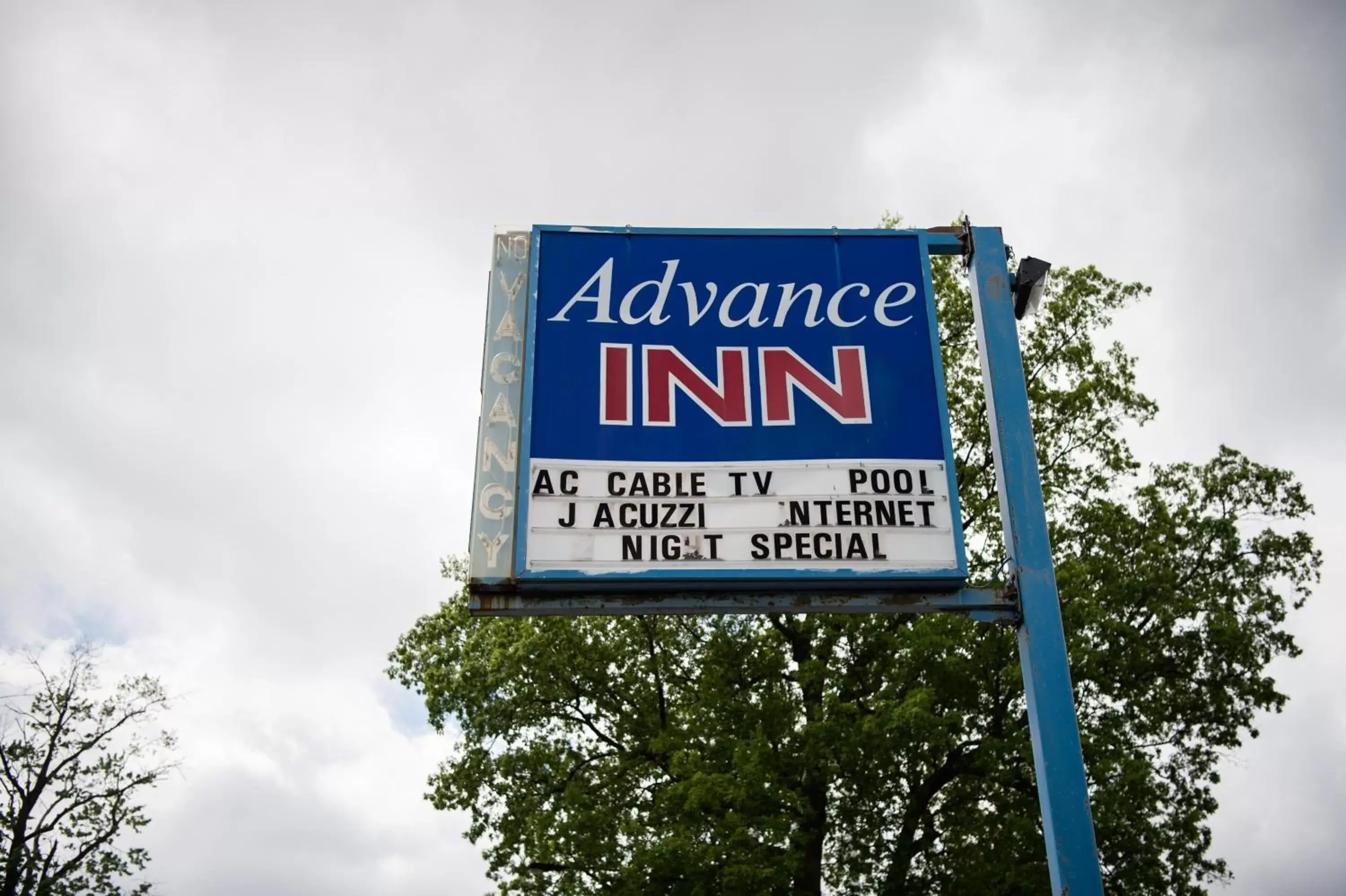 Property Logo/Sign in Advance Inn