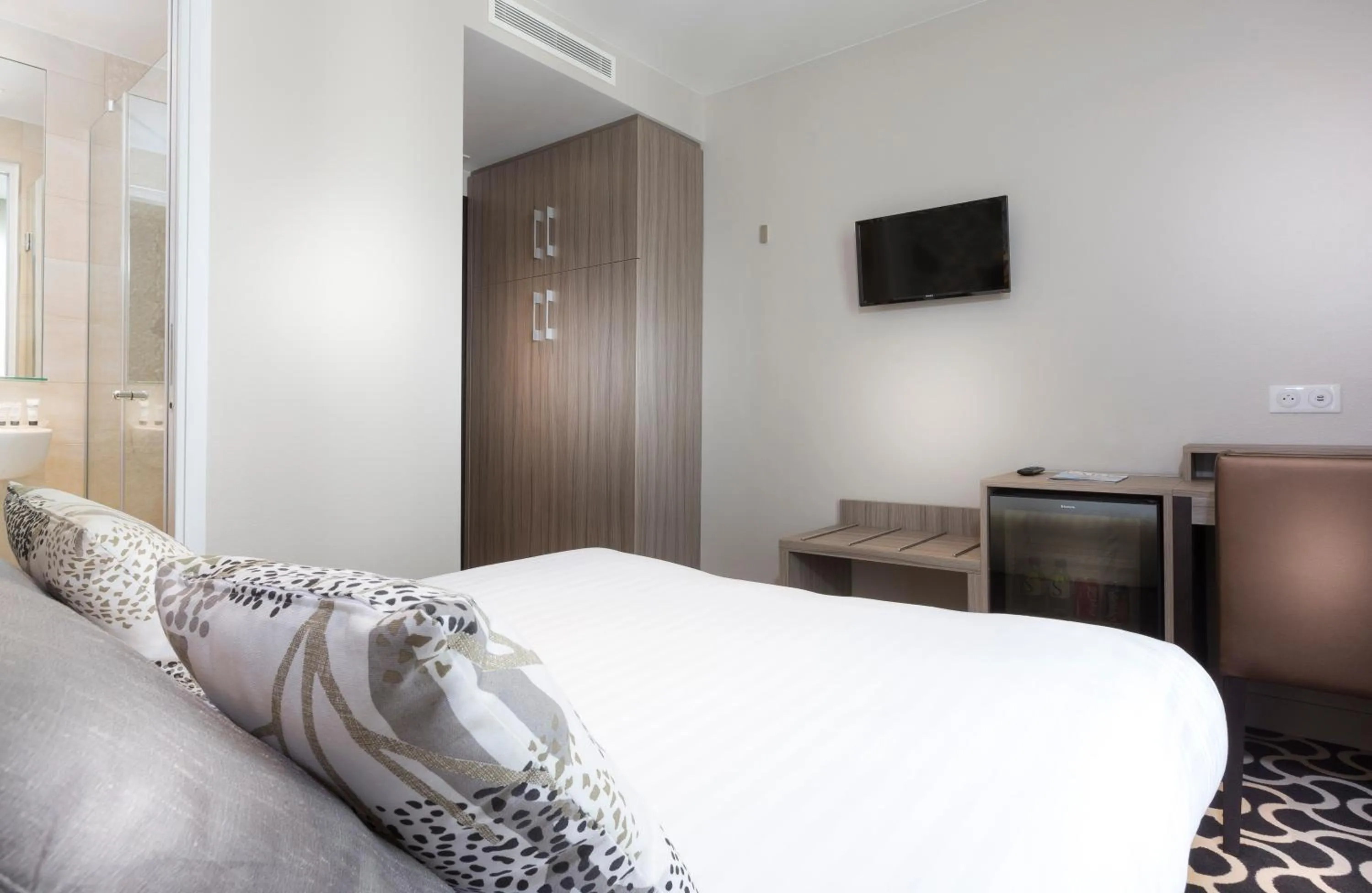 Bedroom, Bed in Hôtel International Paris