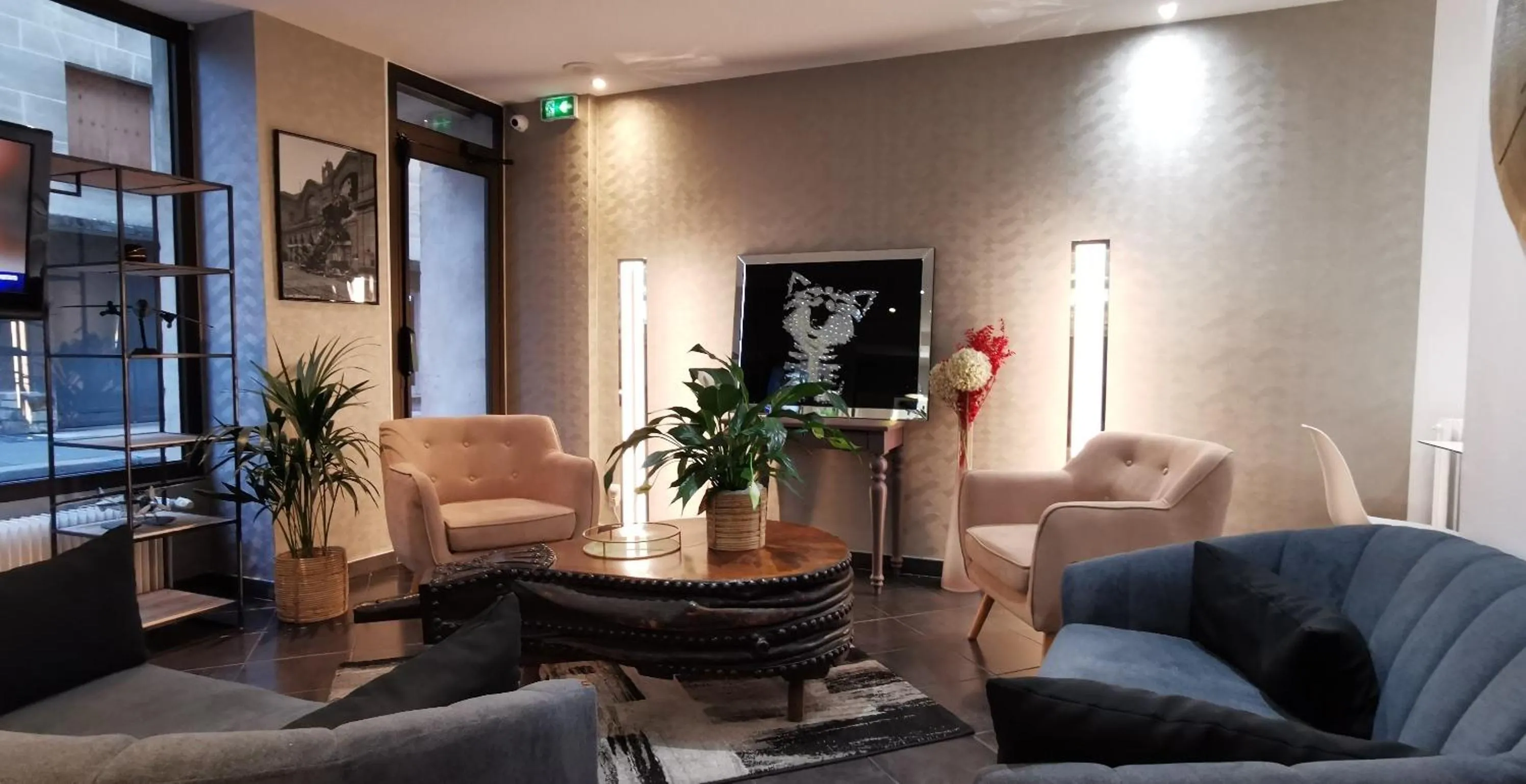 Facade/entrance in Hôtel du Maine