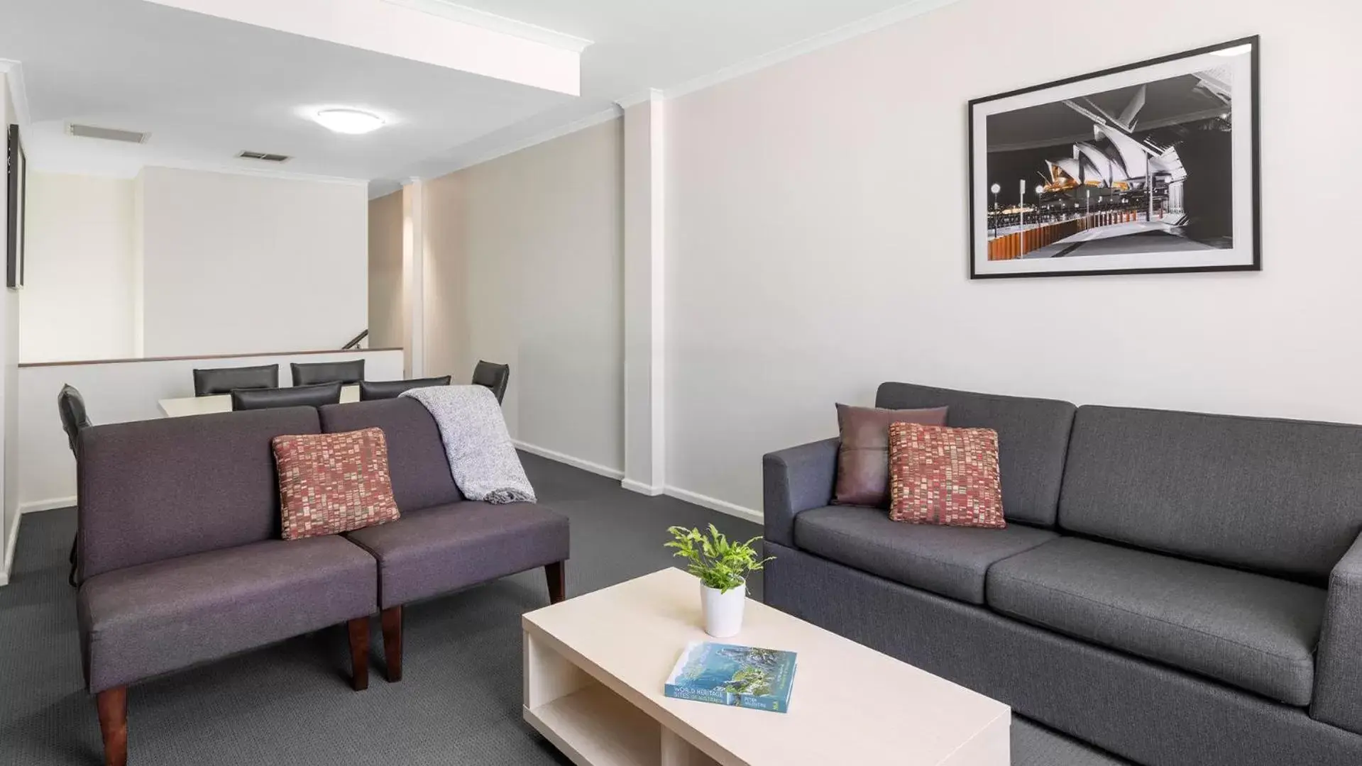 Living room, Seating Area in Oaks Sydney Goldsbrough Suites