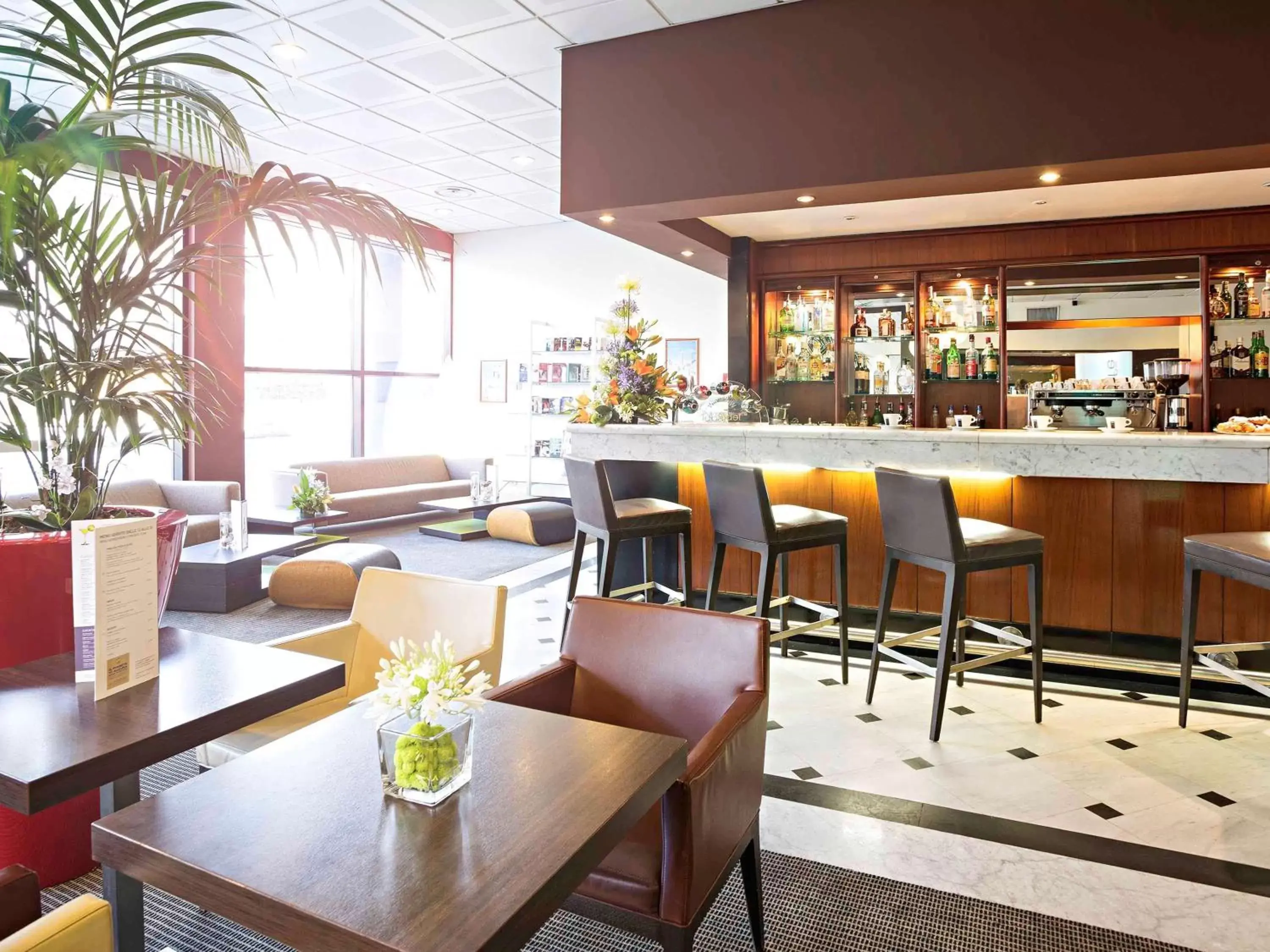 Lounge or bar, Restaurant/Places to Eat in Hotel Novotel Genova City