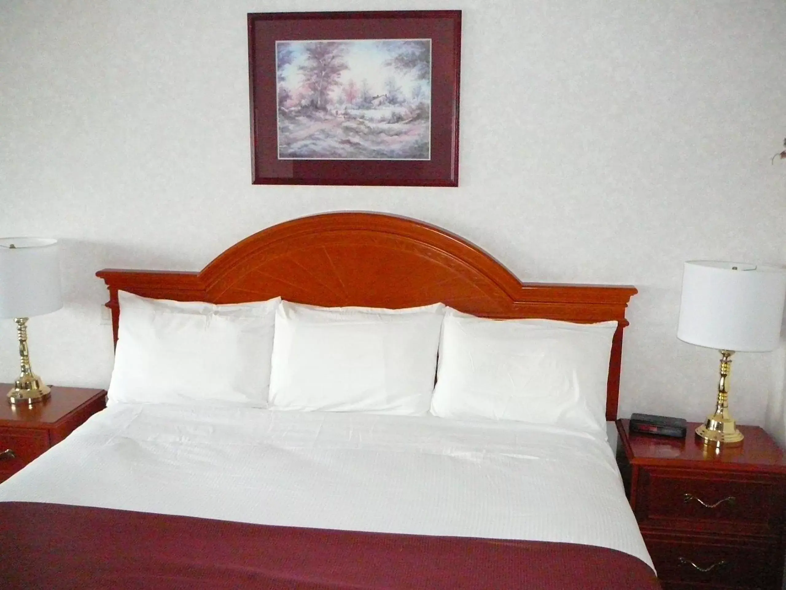 Bed in Coast Abbotsford Hotel & Suites